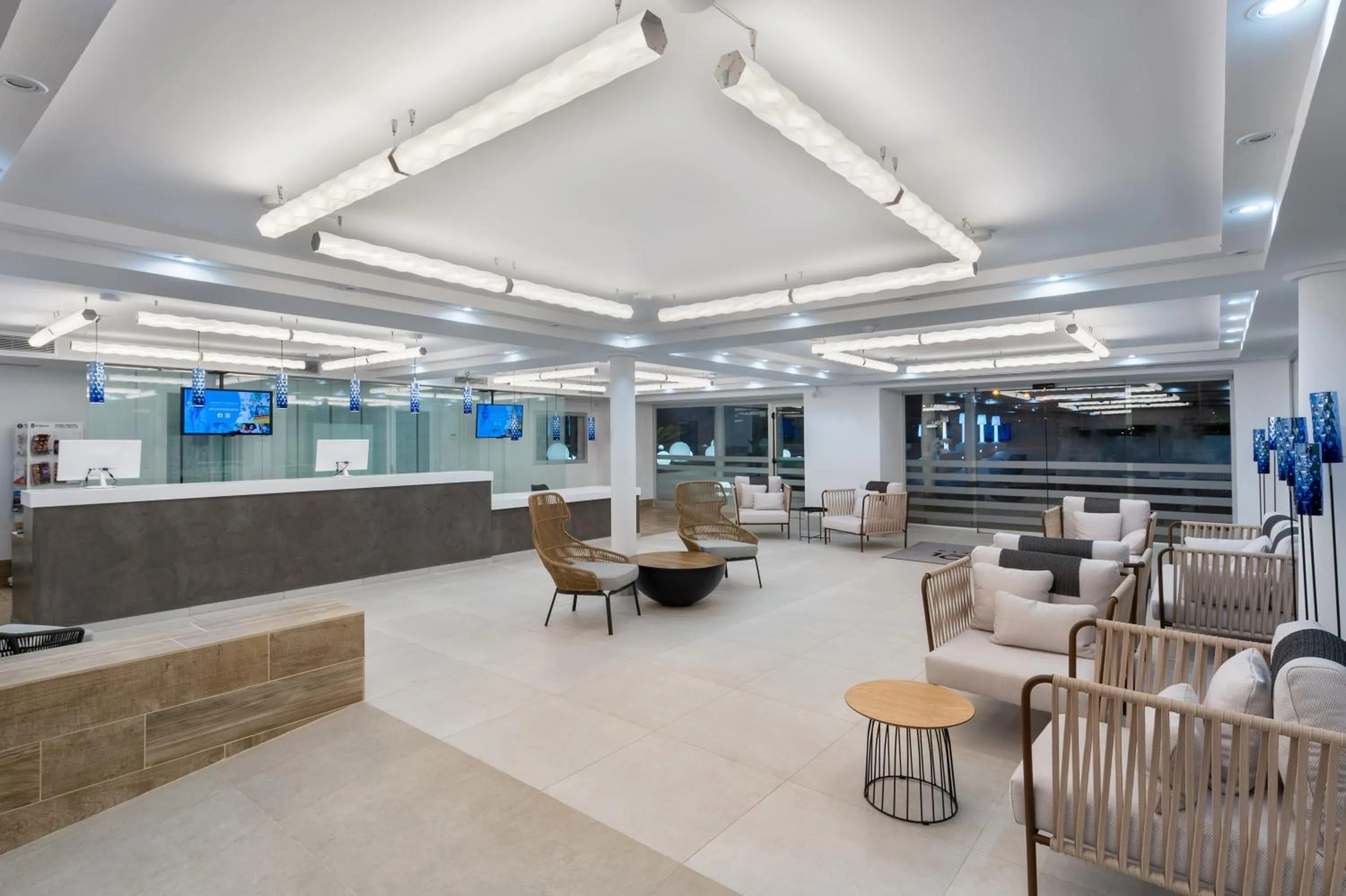 Lobby or reception in Hotel Vibra Cala Tarida-3SUP