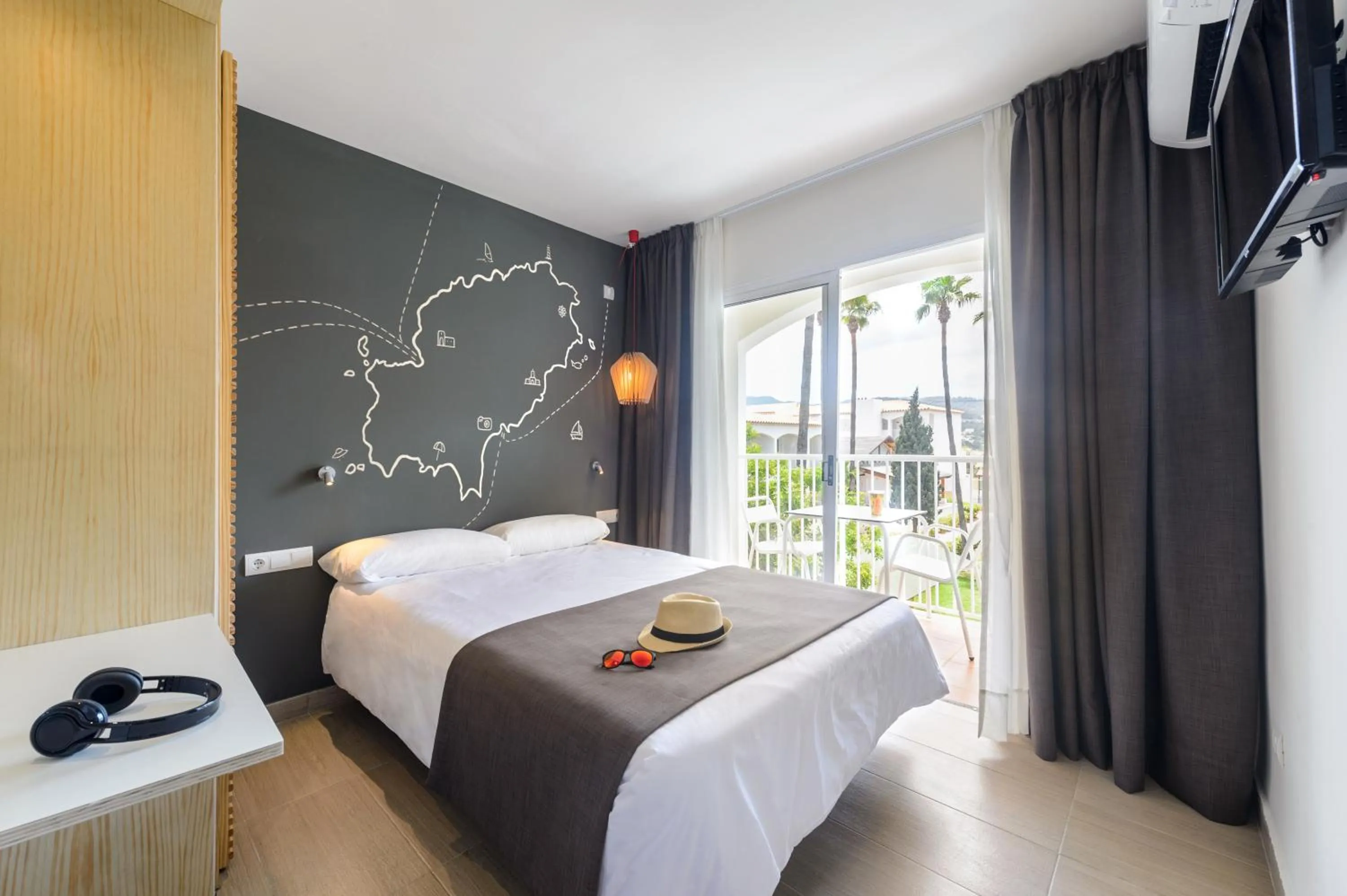 Bedroom, Bed in Hotel Vibra Cala Tarida-3SUP