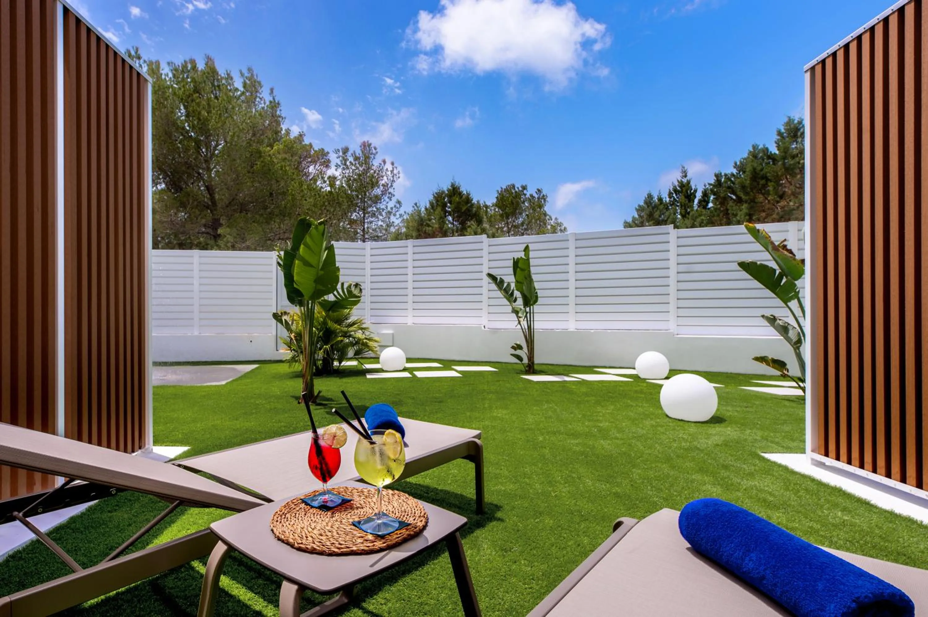 Garden in Hotel Vibra Cala Tarida-3SUP