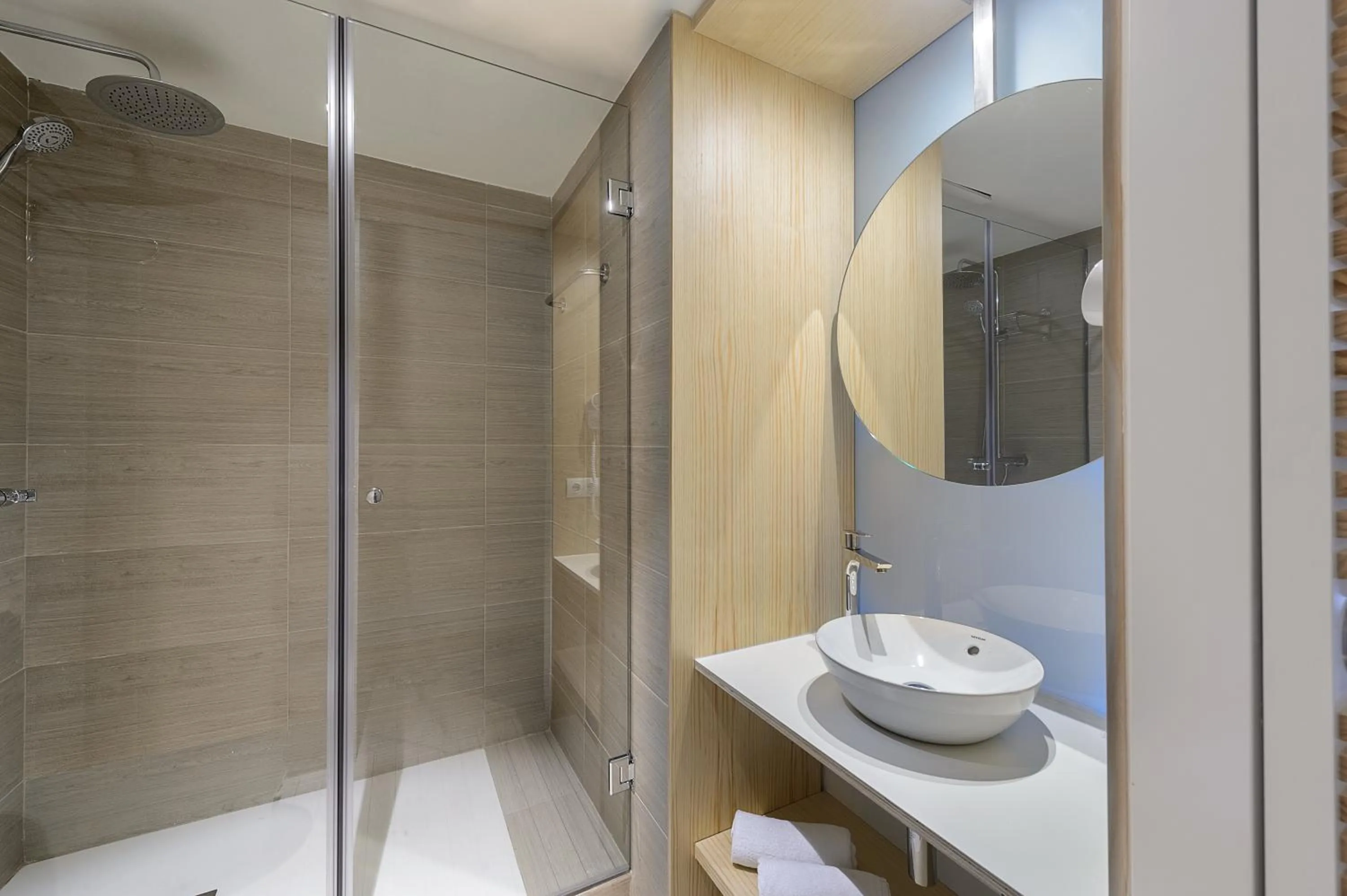 Bathroom in Hotel Vibra Cala Tarida-3SUP