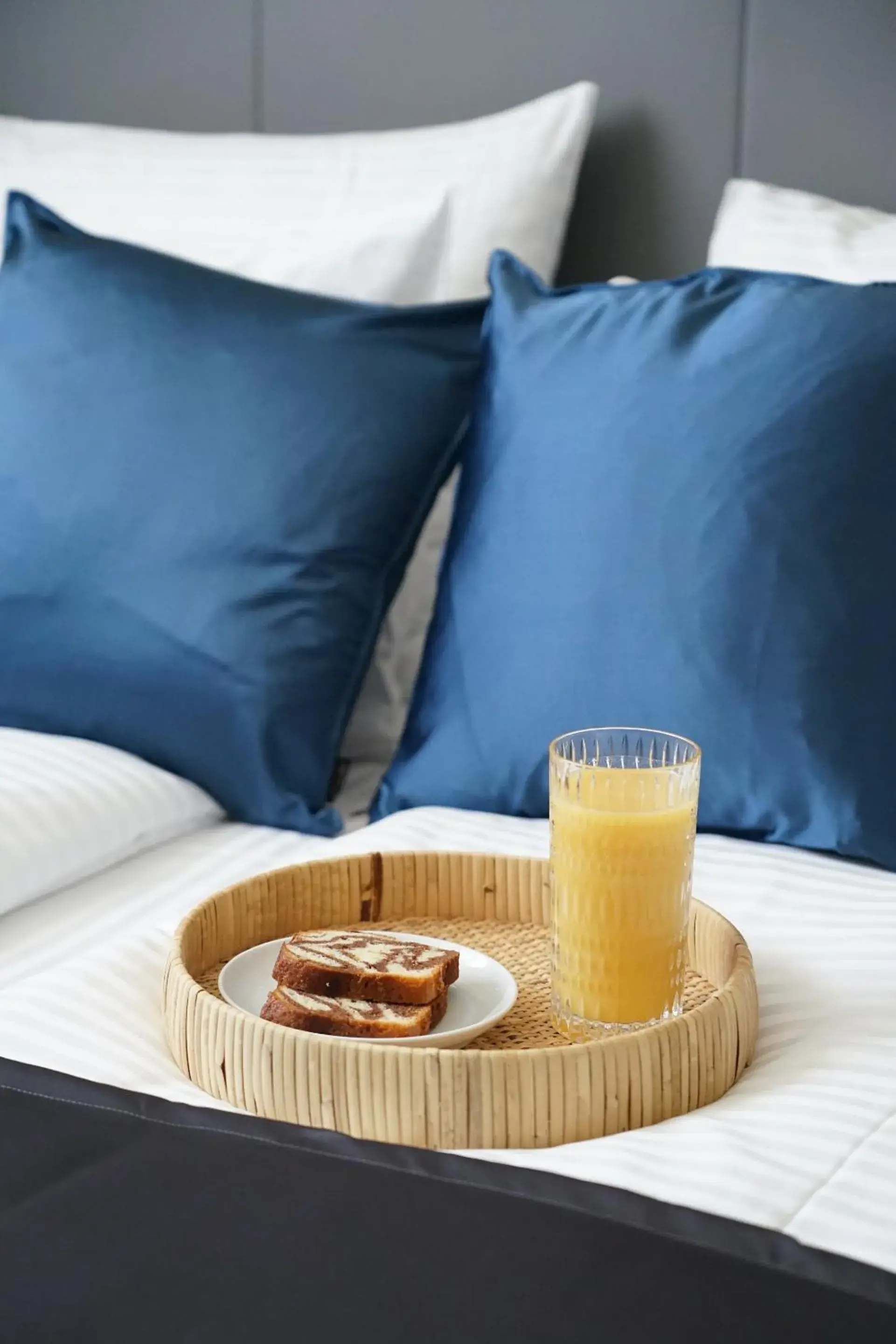 Bedroom, Bed in Centra Hotel Winterthur Bedroom, Bed in Centra Hotel Winterthur