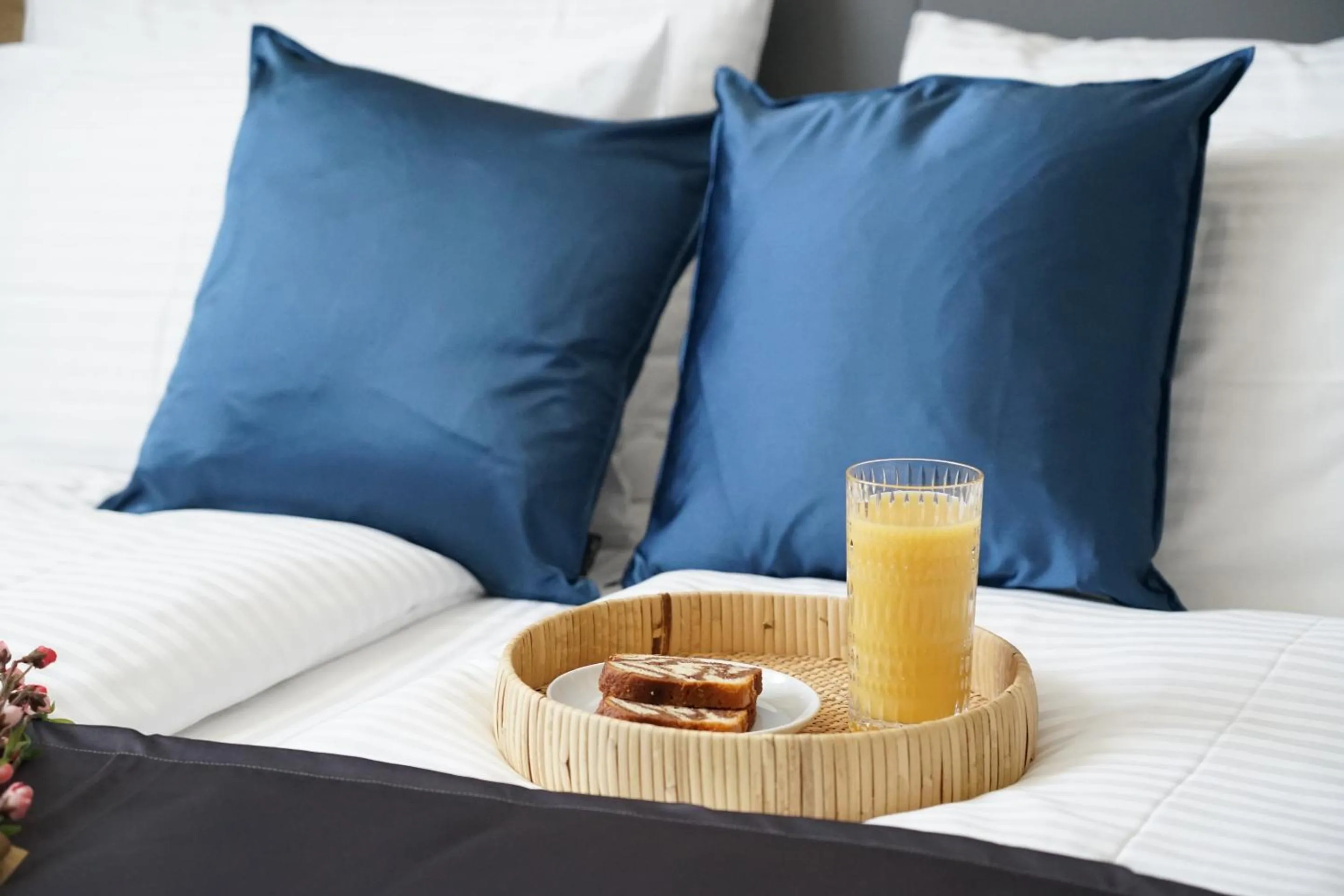 Bedroom, Bed in Centra Hotel Winterthur