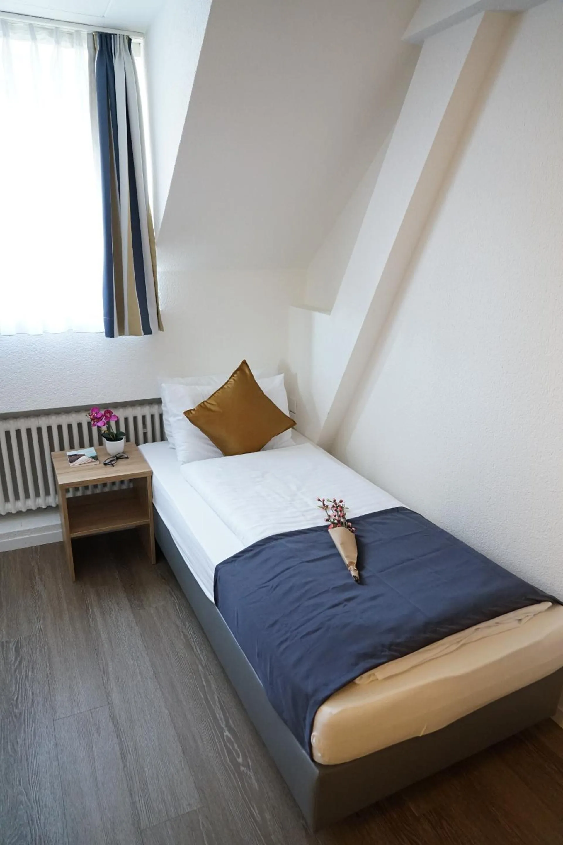 Bedroom, Bed in Centra Hotel Winterthur