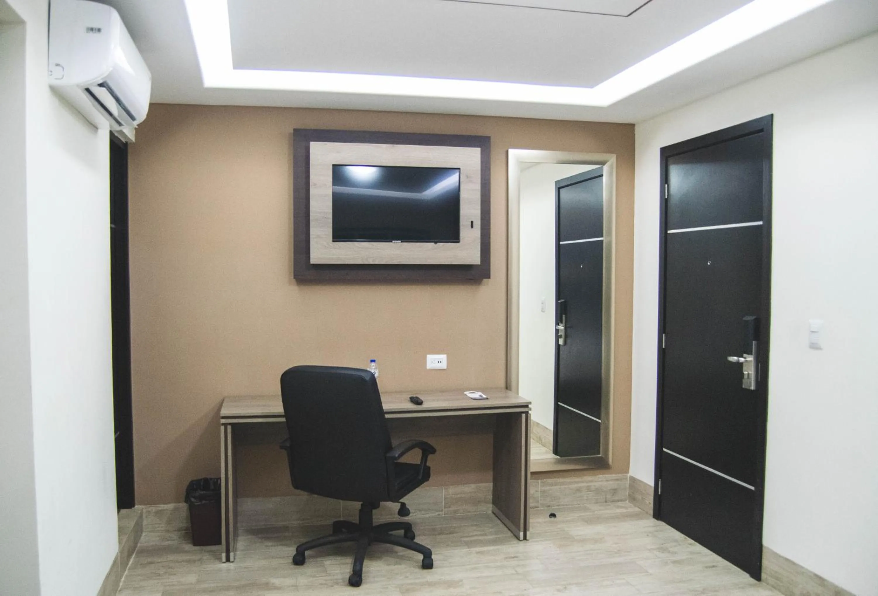 TV and multimedia in Hotel River Poliforum