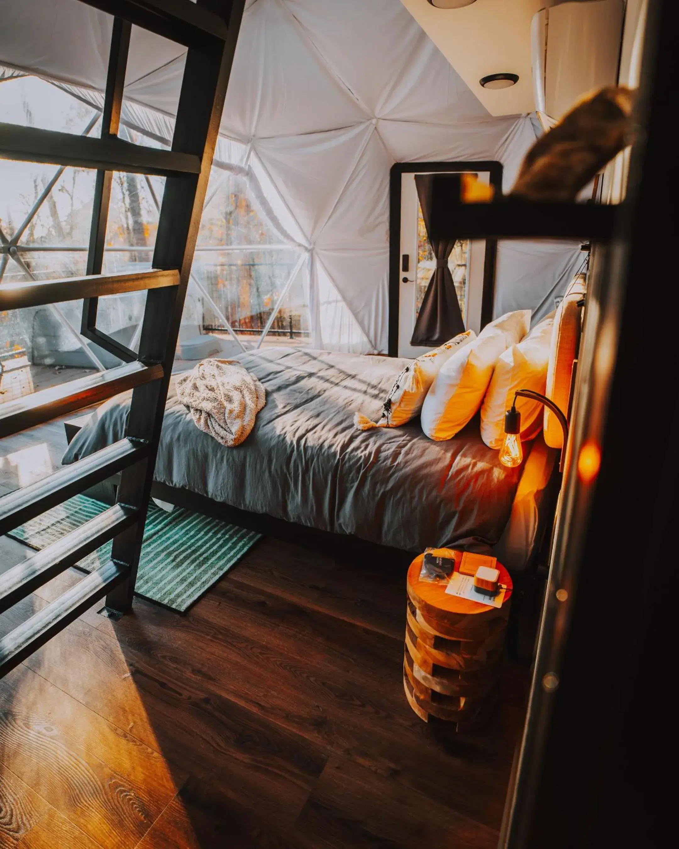 Suite with Hot Tub in Starlight Haven Hot Springs Suite with Hot Tub in Starlight Haven Hot Springs