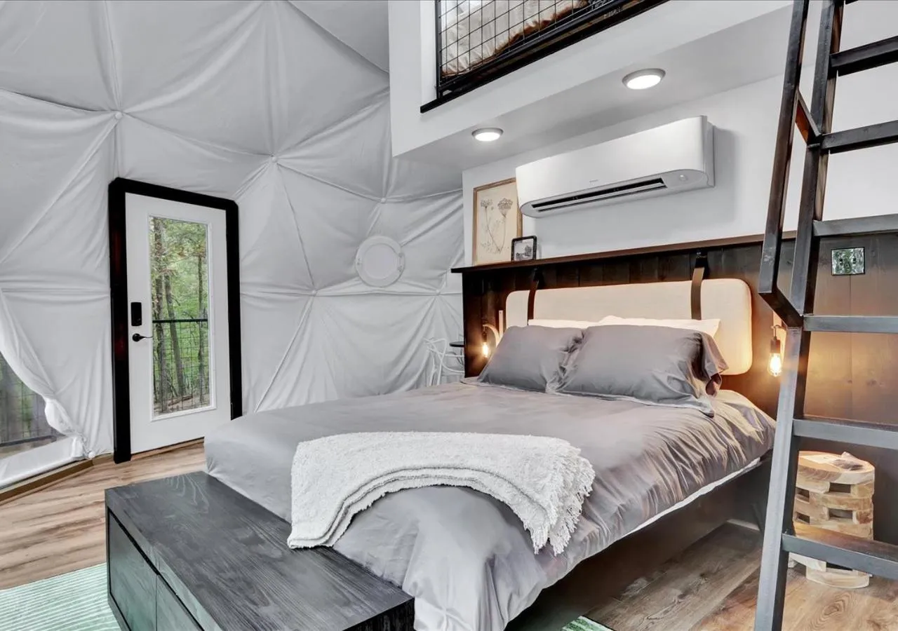 Bedroom, Bed in Starlight Haven Hot Springs