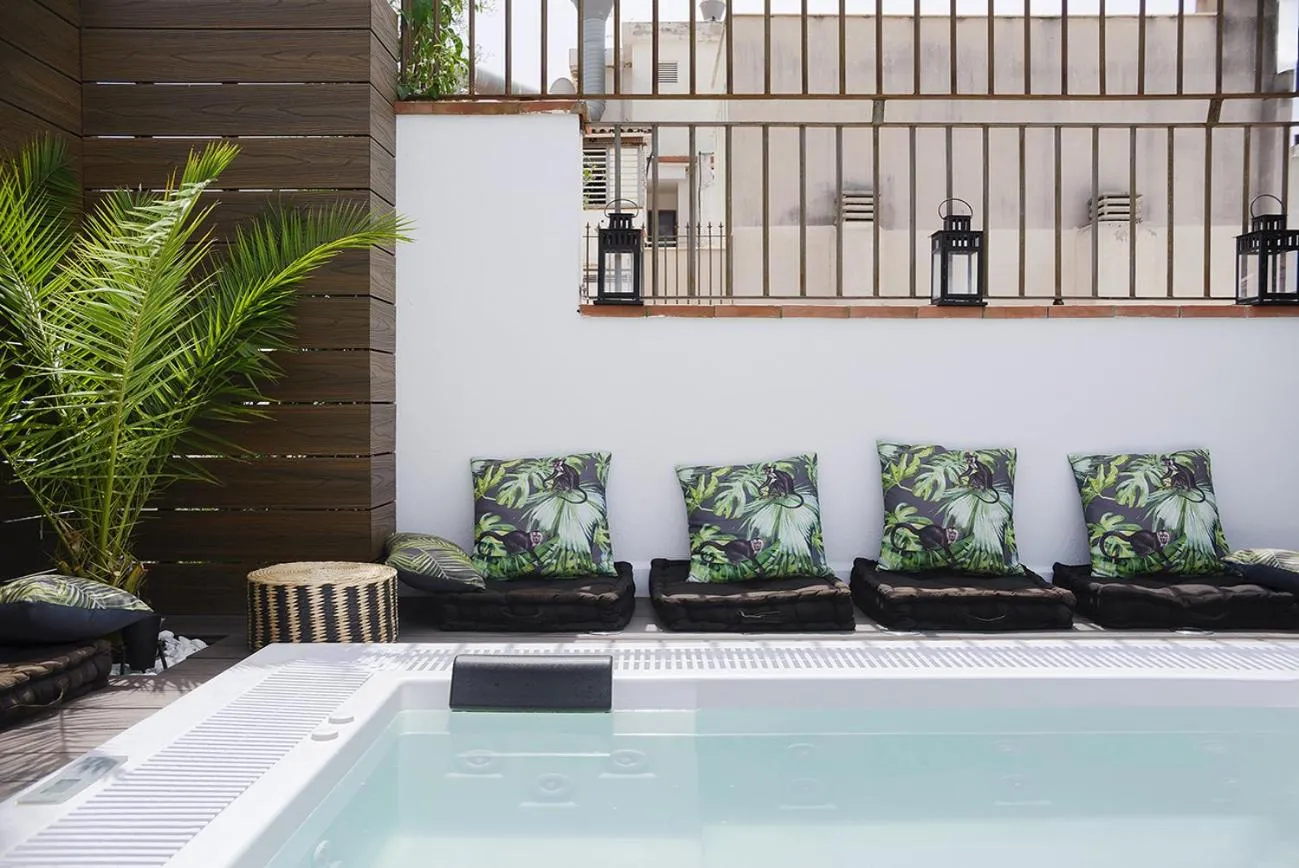 Swimming pool in Elite Hotel - Gay Men Only