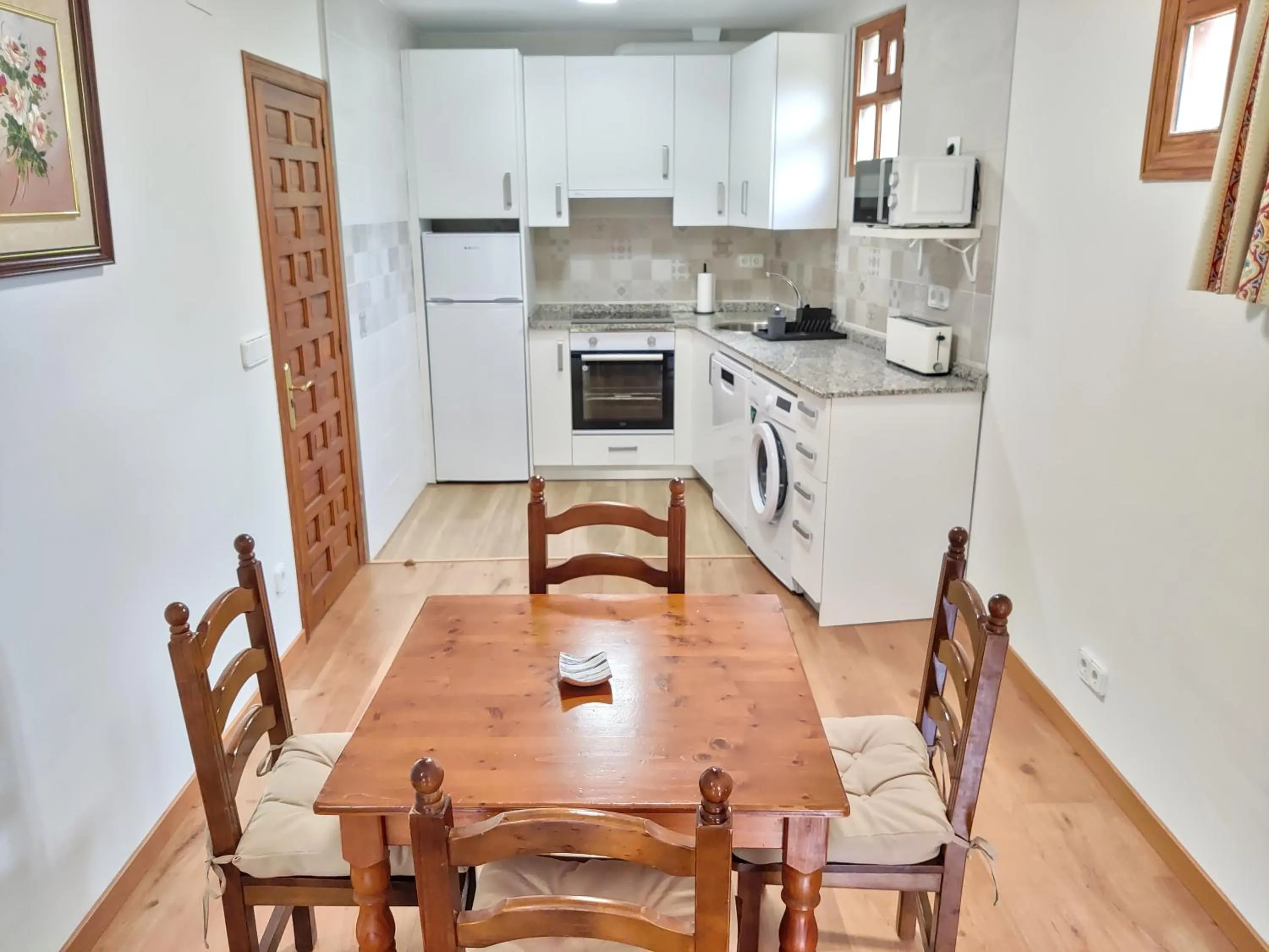 Dining area in Apartamentos Javier
