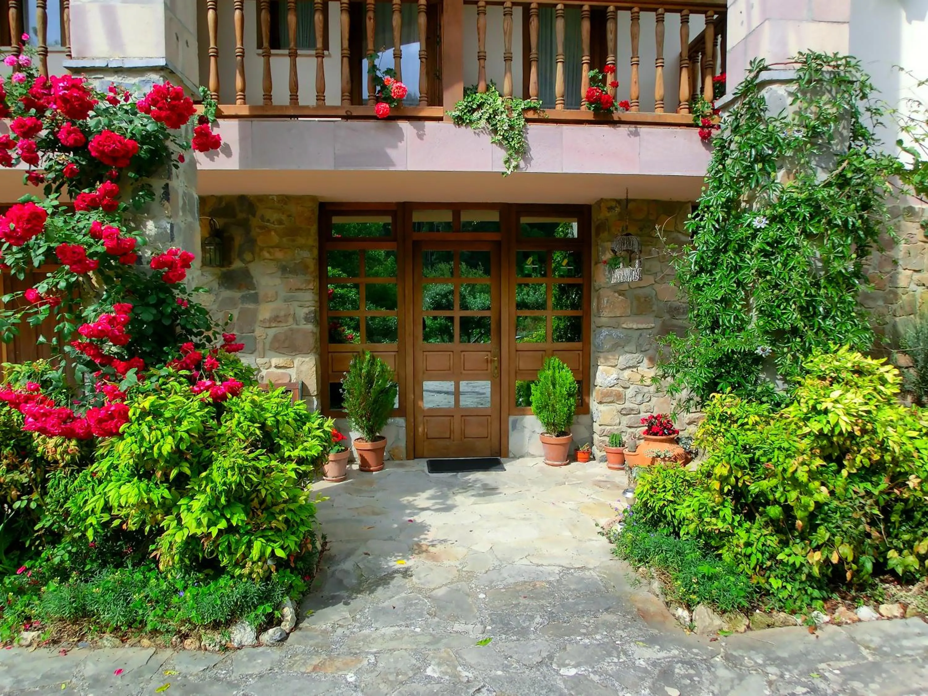 Facade/entrance in Apartamentos Javier