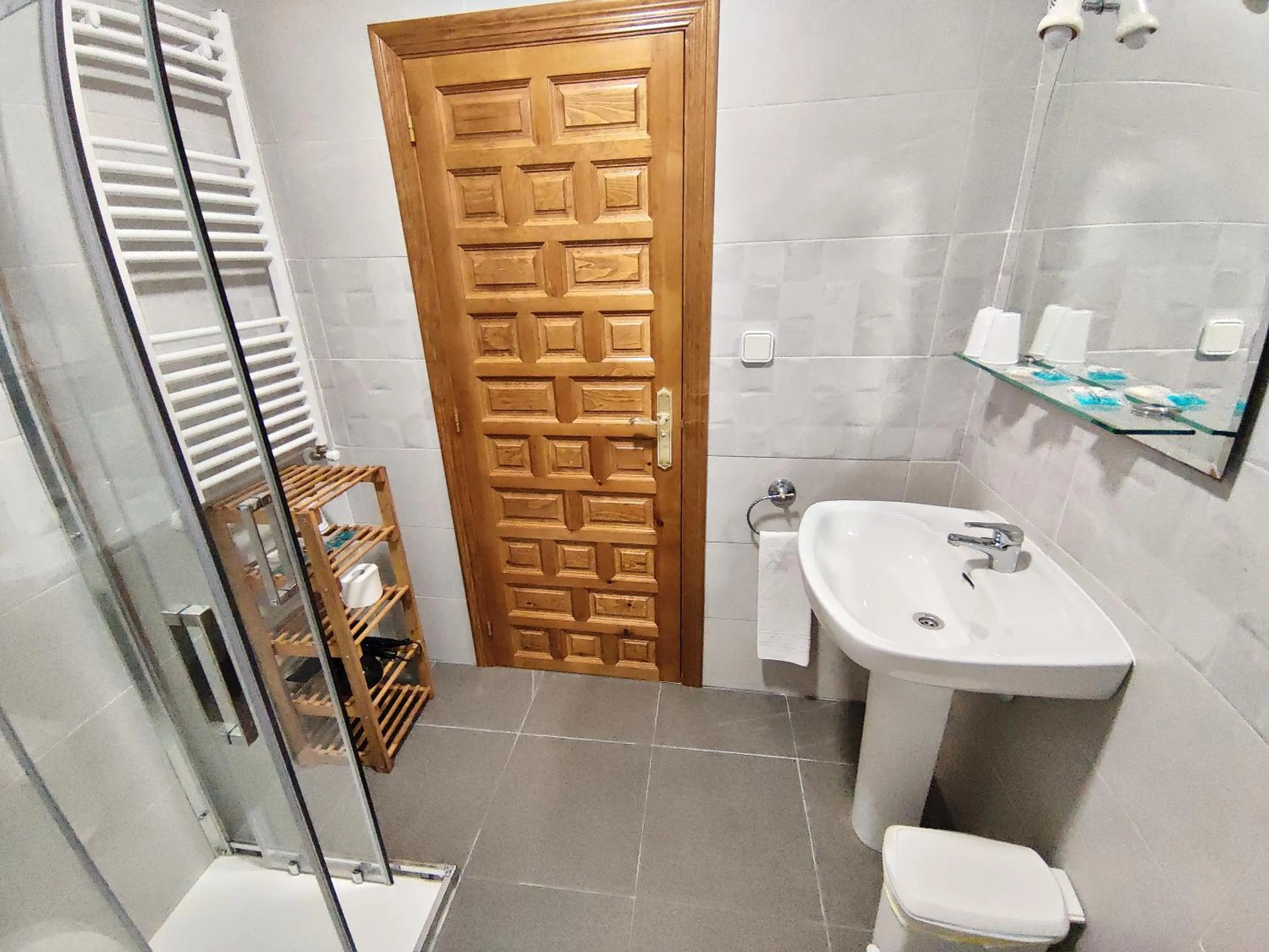 Shower in Apartamentos Javier