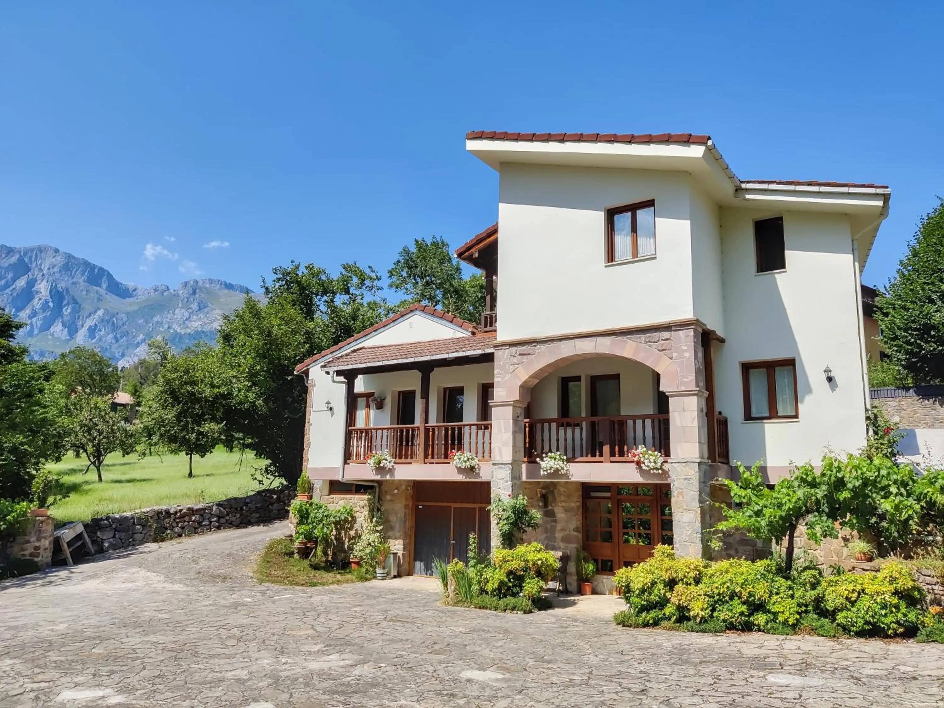 Property building in Apartamentos Javier