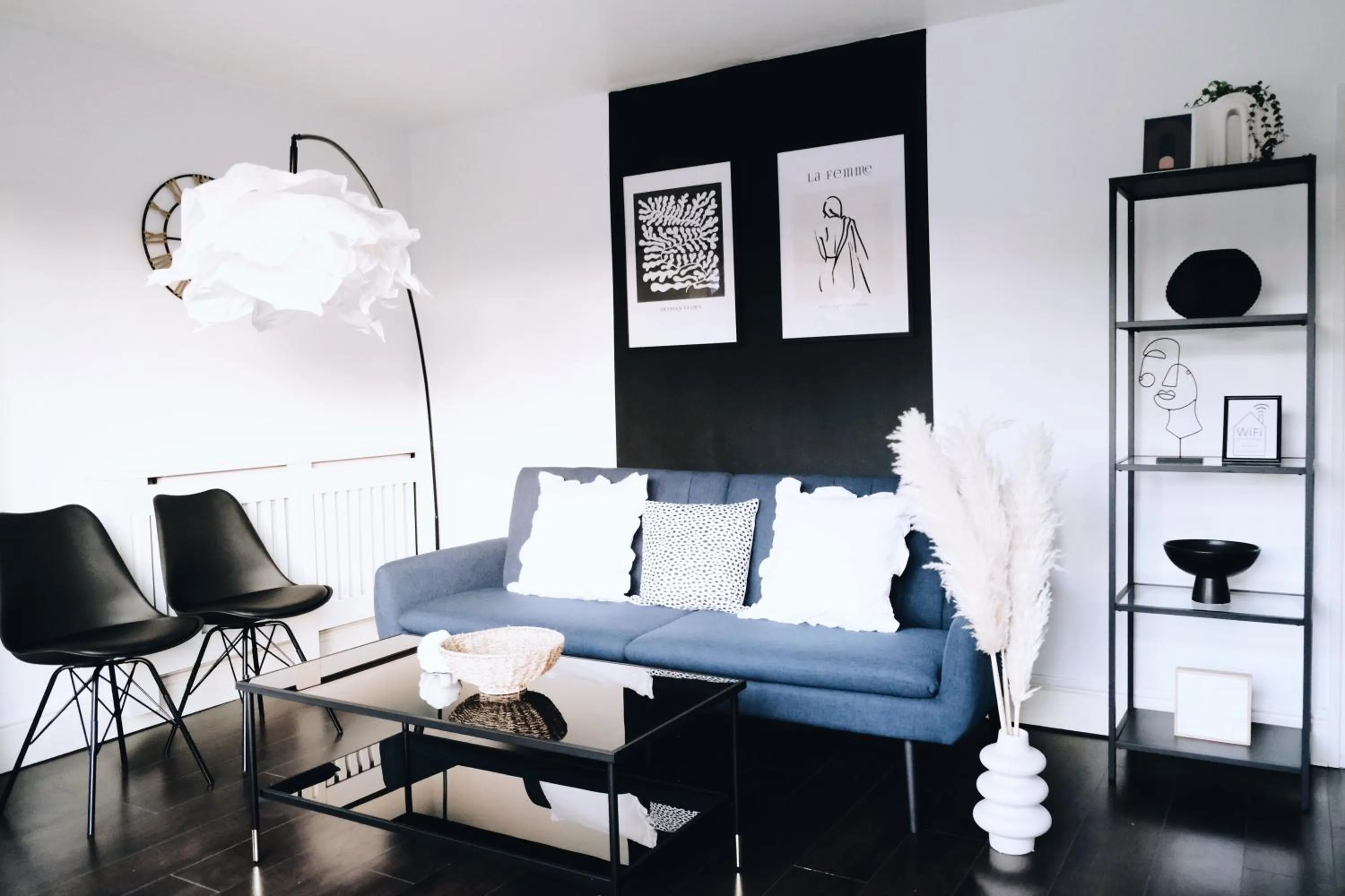 Living room in Bee Stays - Northway House