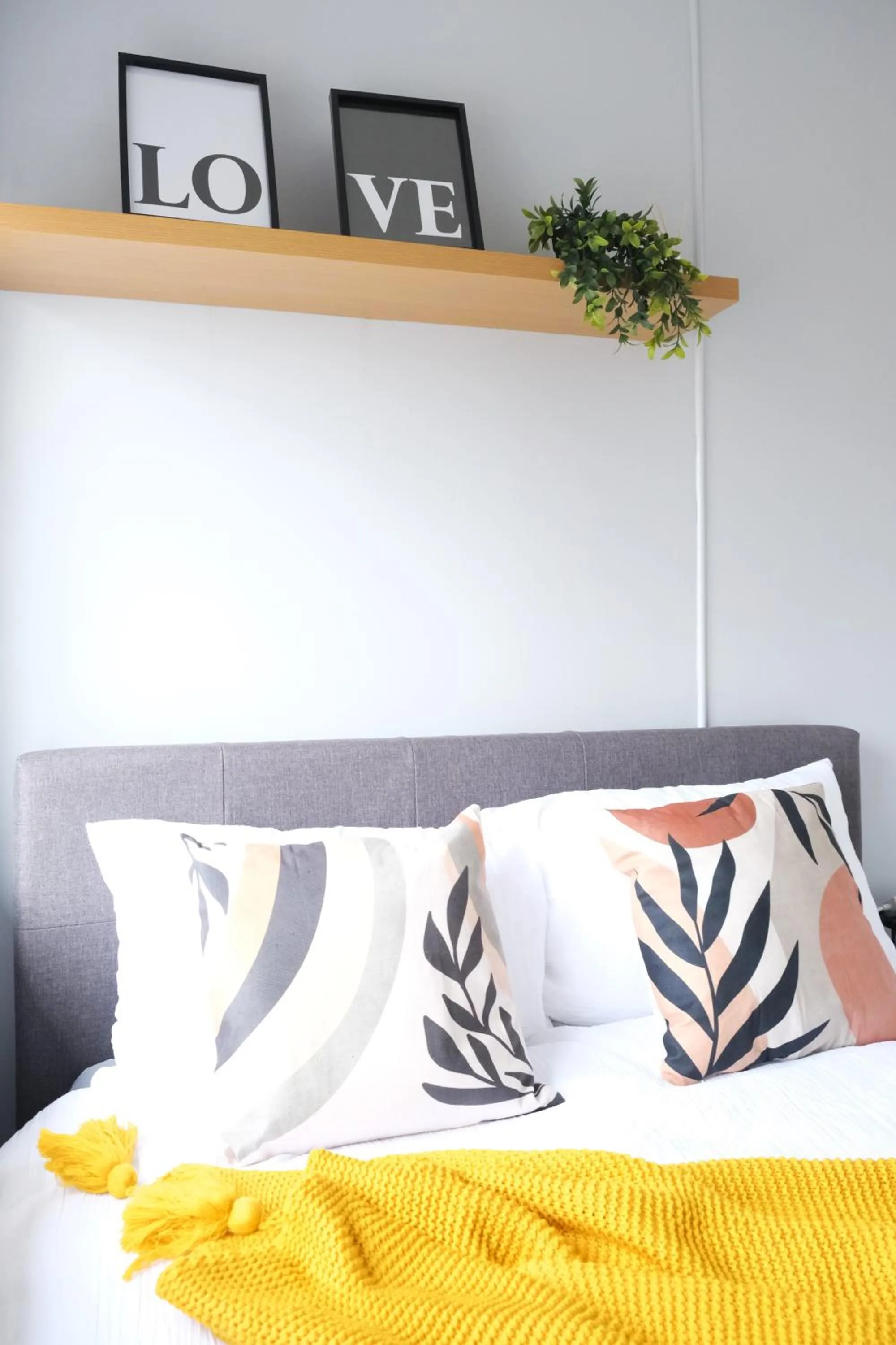 Bedroom, Bed in Bee Stays - Northway House