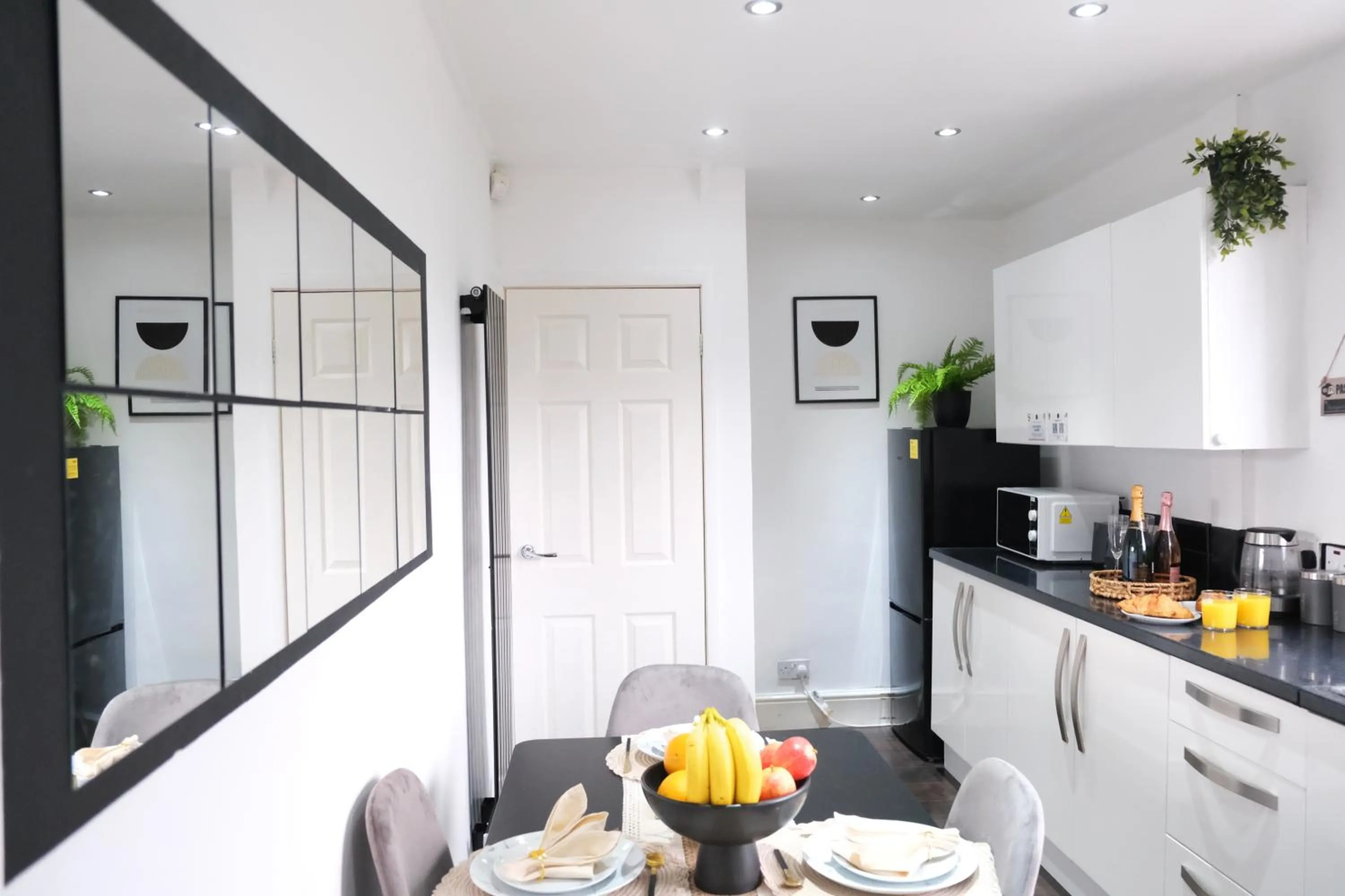Kitchen or kitchenette in Bee Stays - Northway House