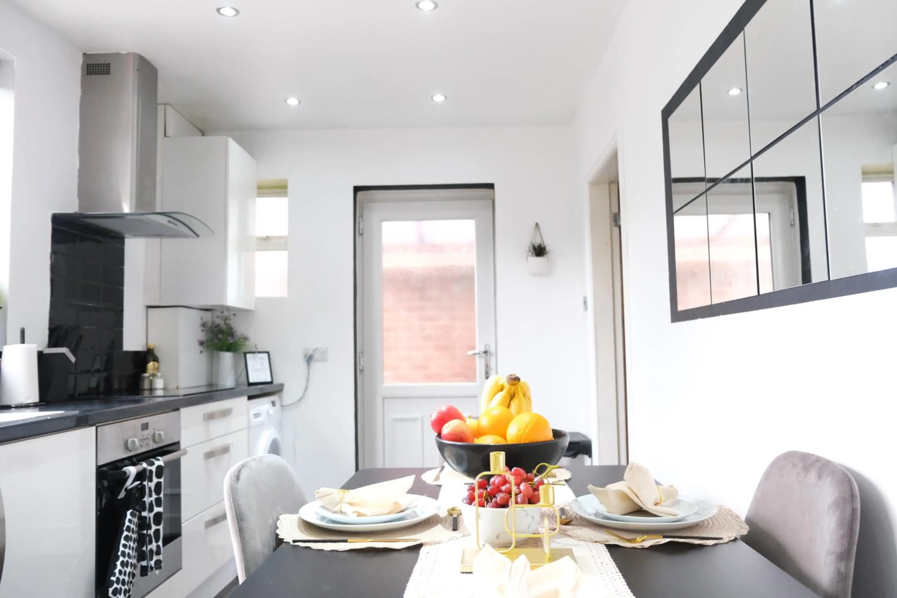 Kitchen or kitchenette in Bee Stays - Northway House