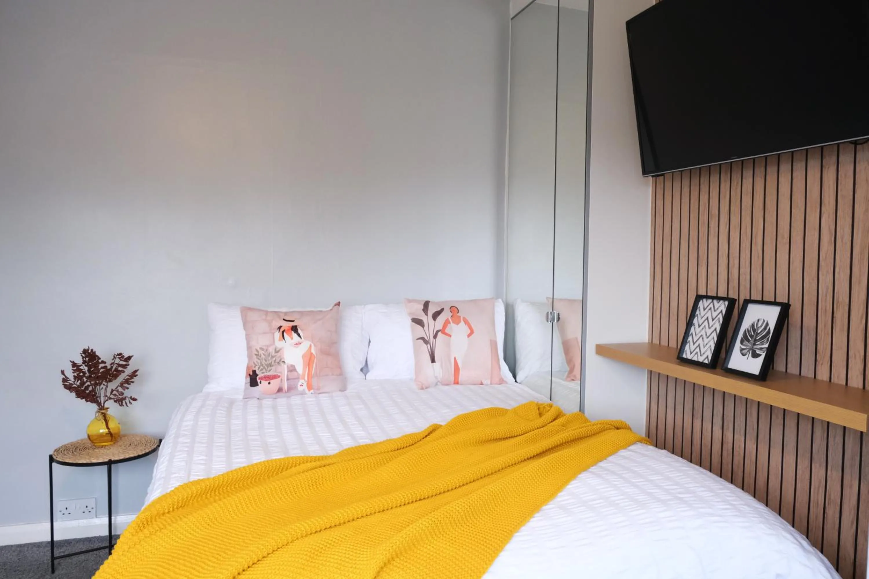 TV and multimedia, Bed in Bee Stays - Northway House