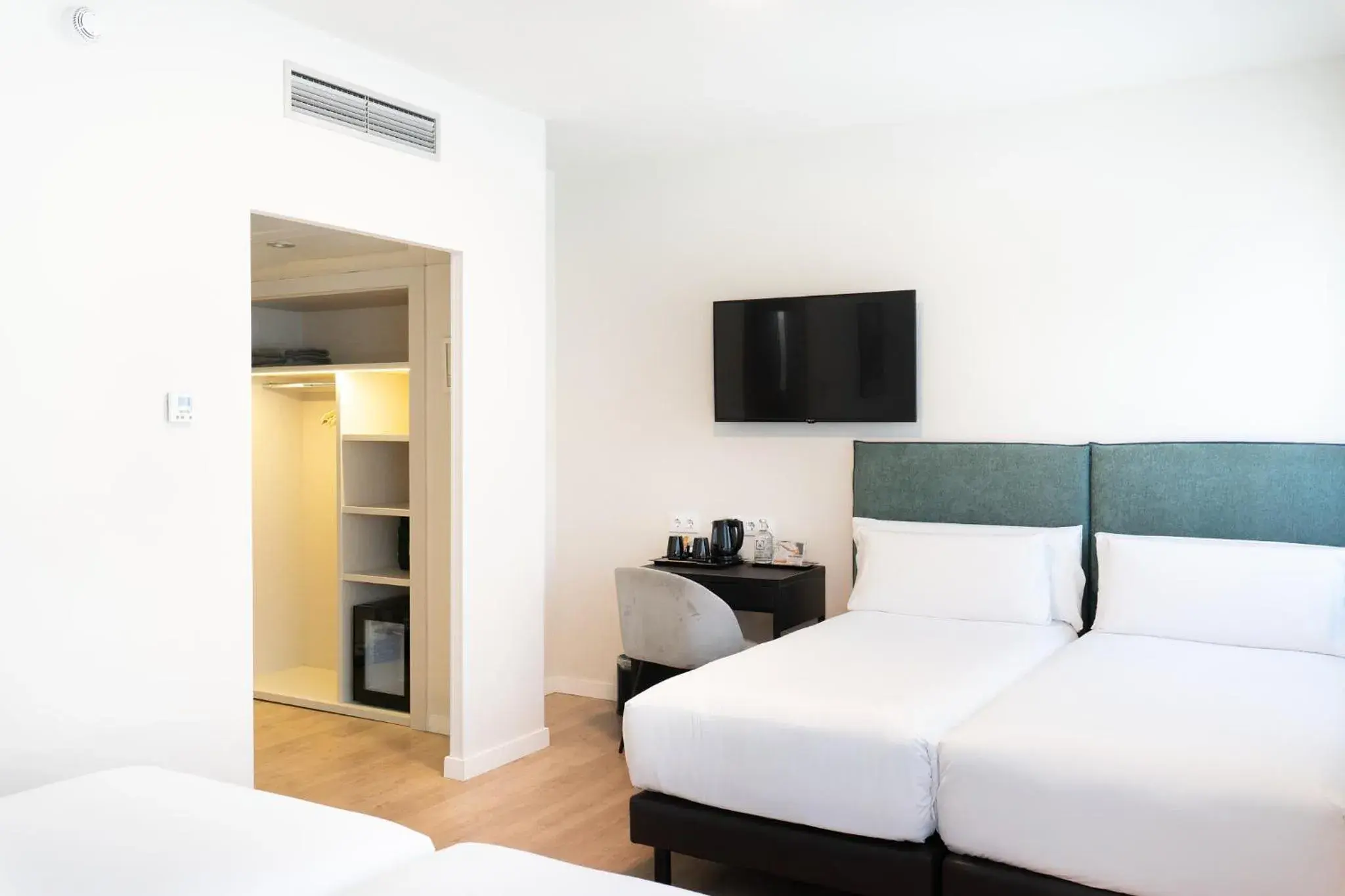 Photo of the whole room, Bed in Tres Torres Atiram Hotel Photo of the whole room, Bed in Tres Torres Atiram Hotel