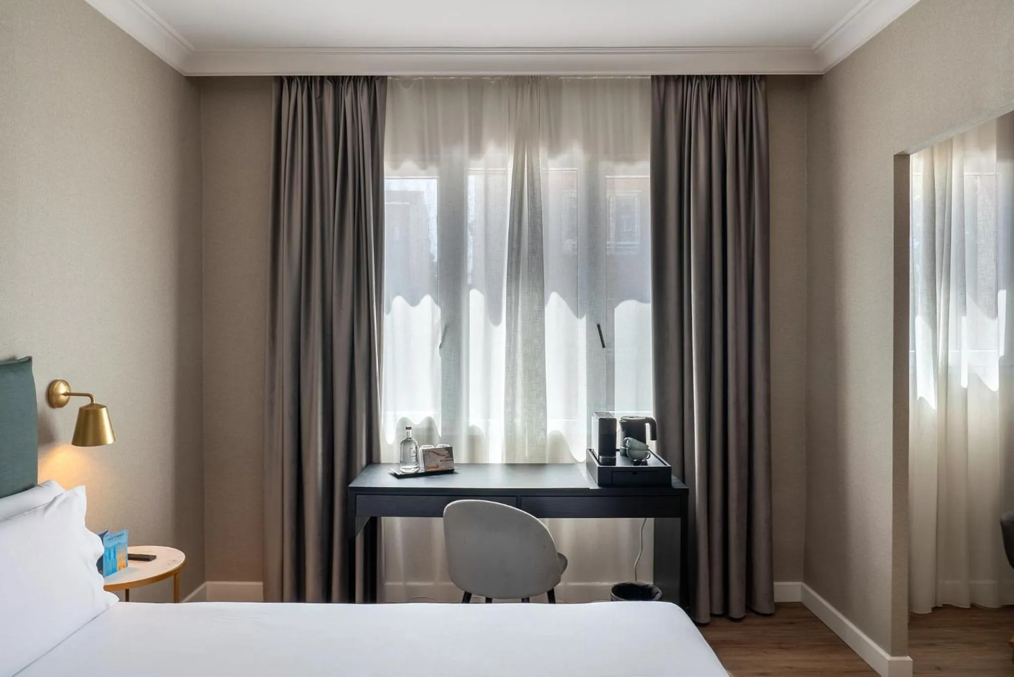 Photo of the whole room, Bed in Tres Torres Atiram Hotel