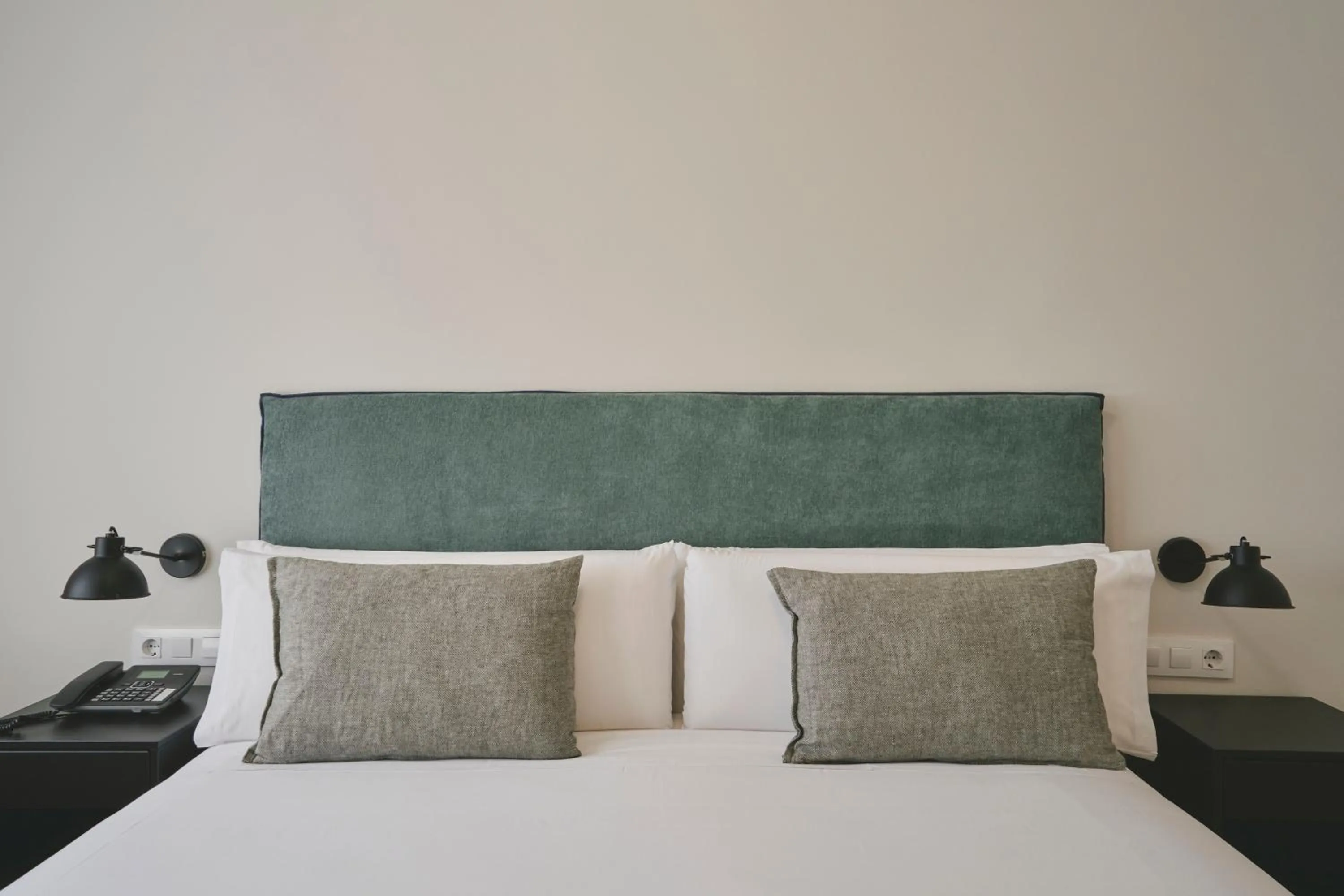 Photo of the whole room, Bed in Tres Torres Atiram Hotel