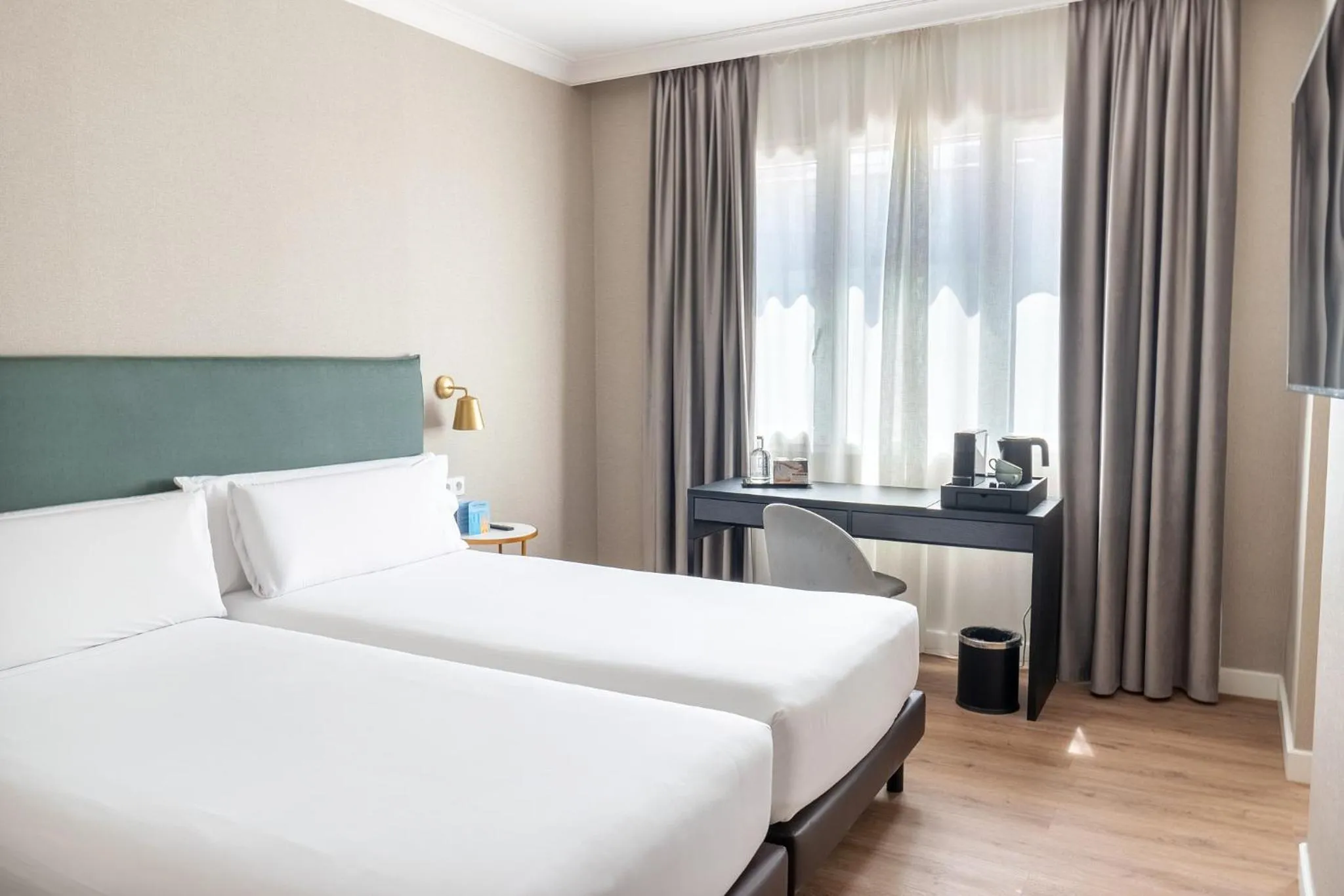 Photo of the whole room, Bed in Tres Torres Atiram Hotel