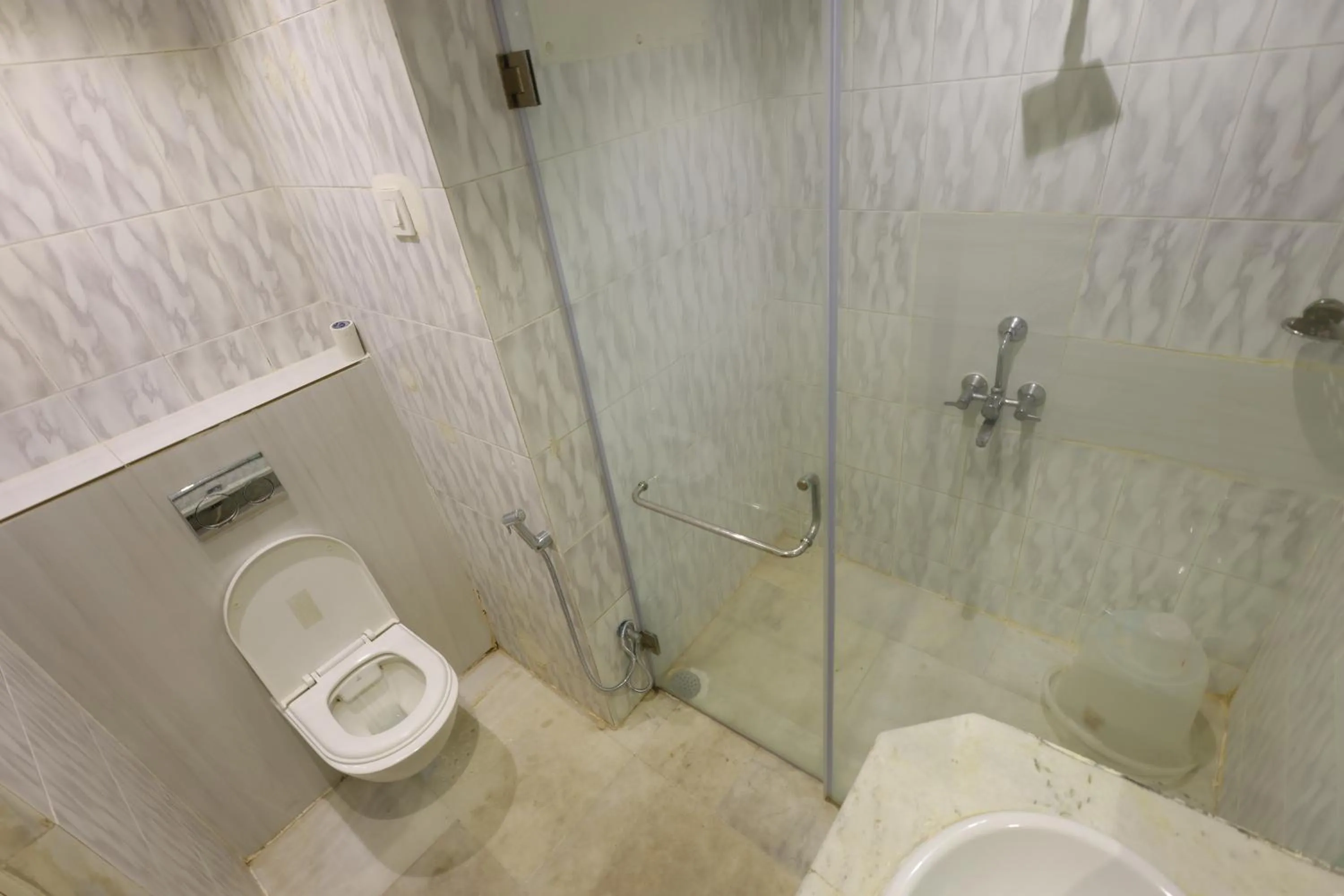 Shower in Hotel PLR Grand