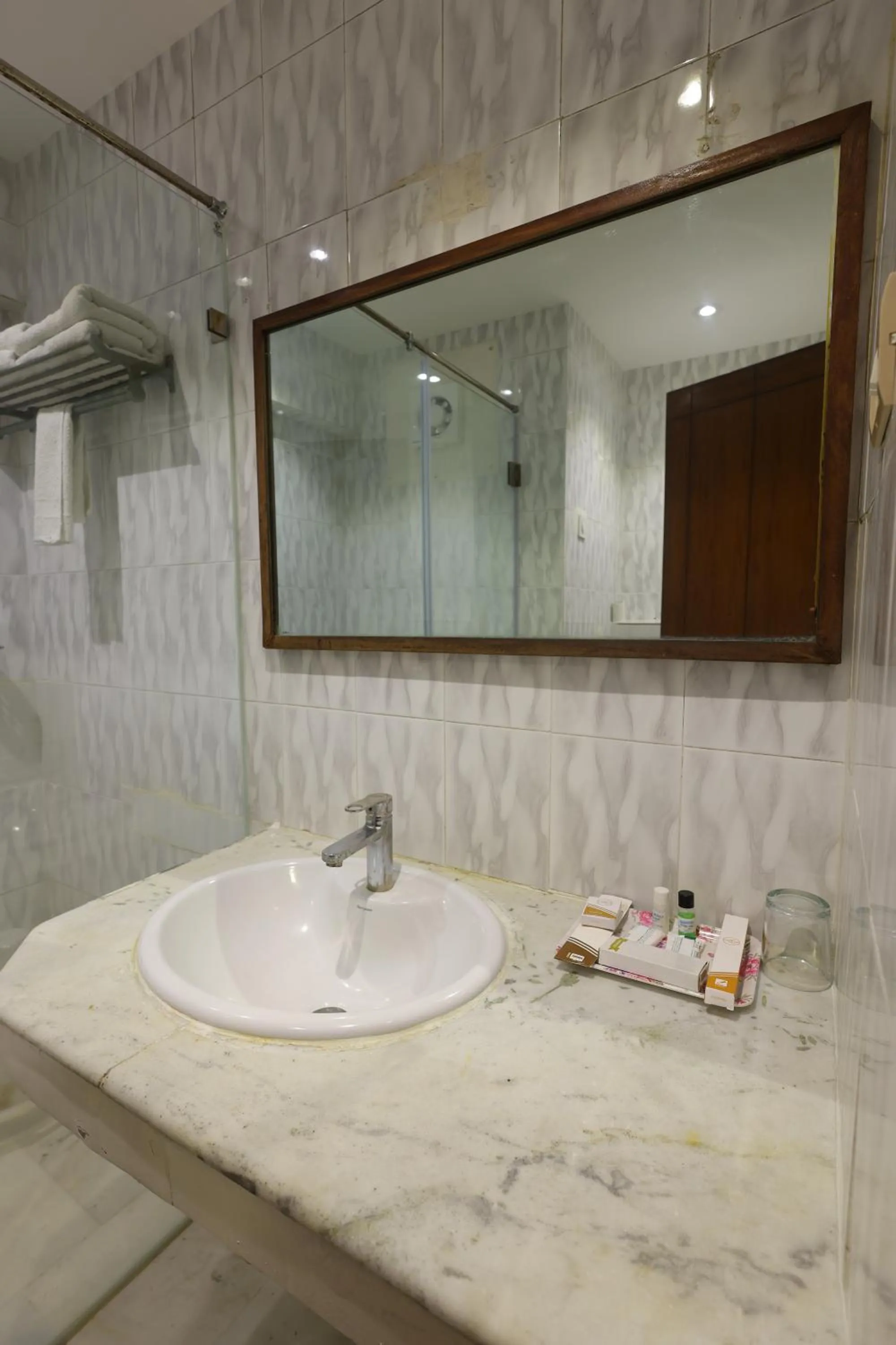 Shower in Hotel PLR Grand