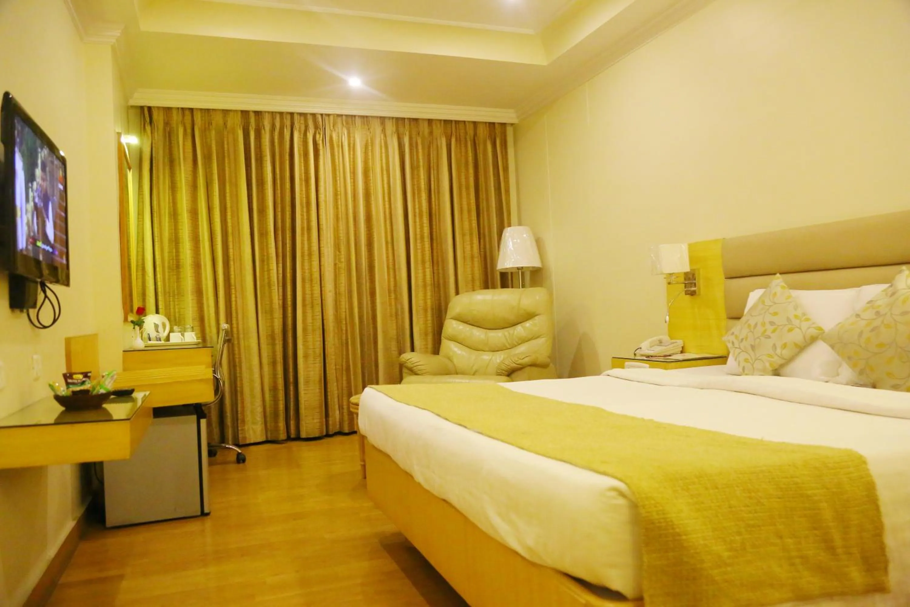 Bedroom, Bed in Royal Fort Hotel