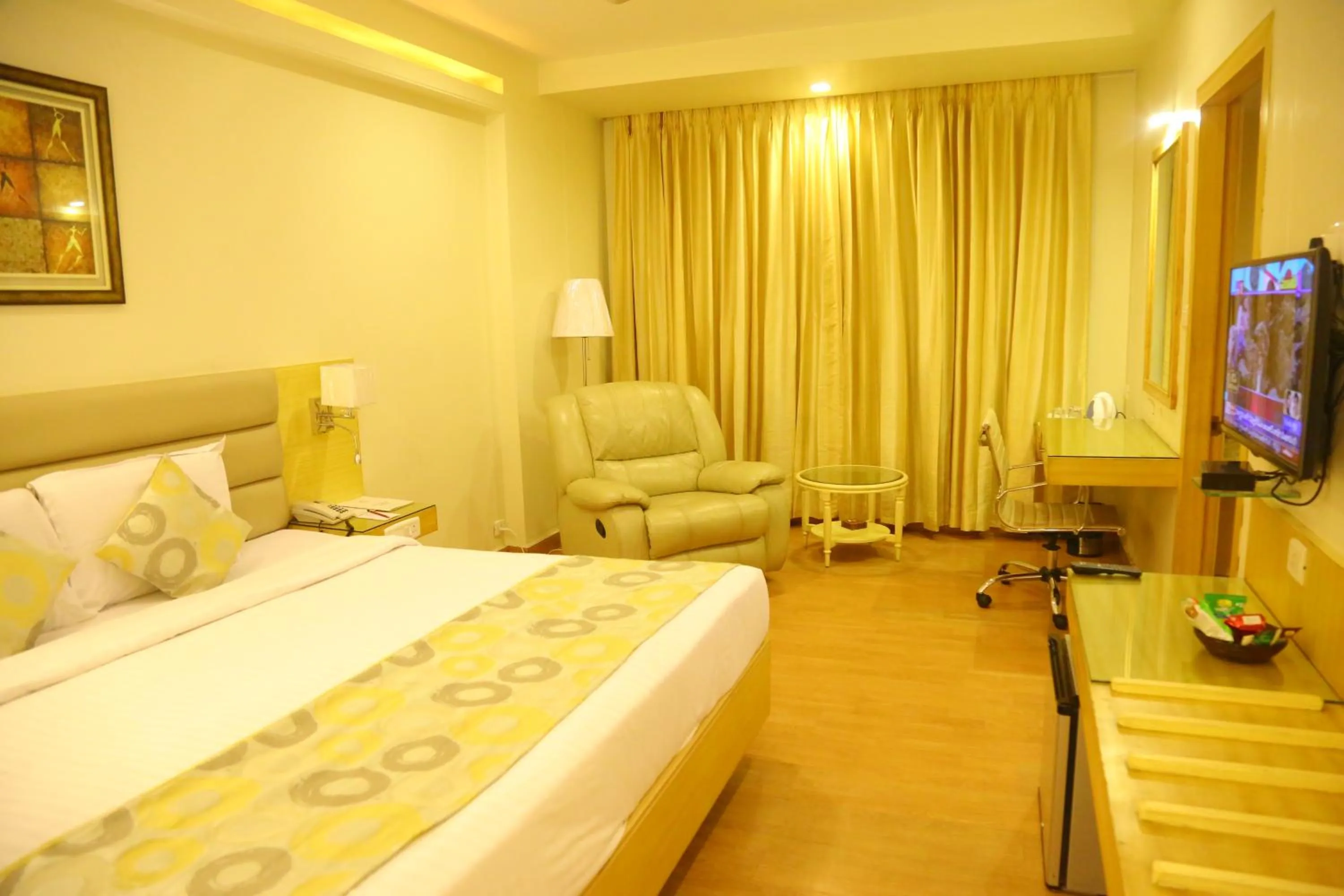 Bedroom, Bed in Royal Fort Hotel