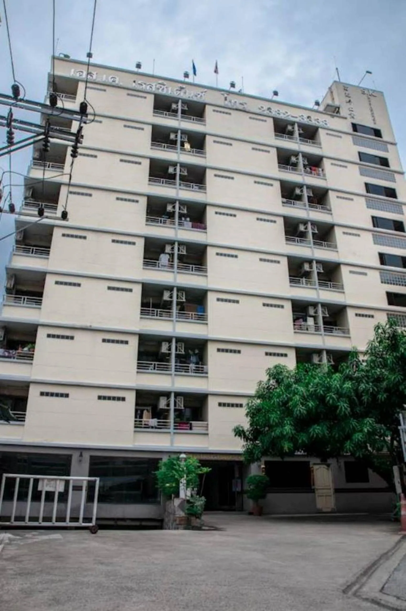 Facade/entrance in S.K. Residence
