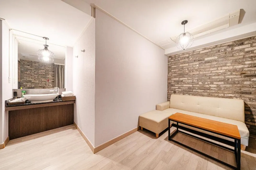 Seating area, Bathroom in Bundang Regency Hotel