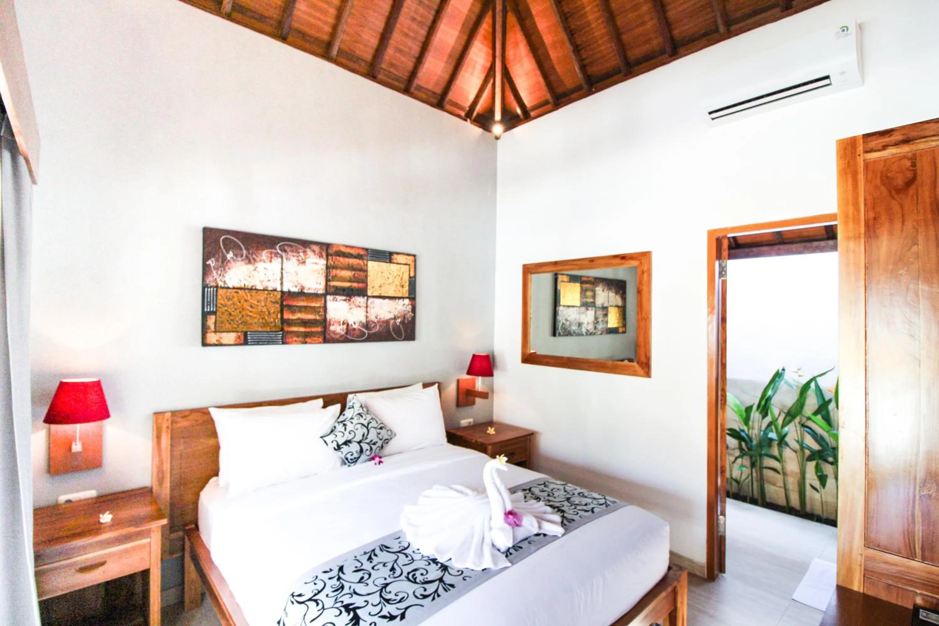 Photo of the whole room, Bed in Villa Casablanca Surf Keramas