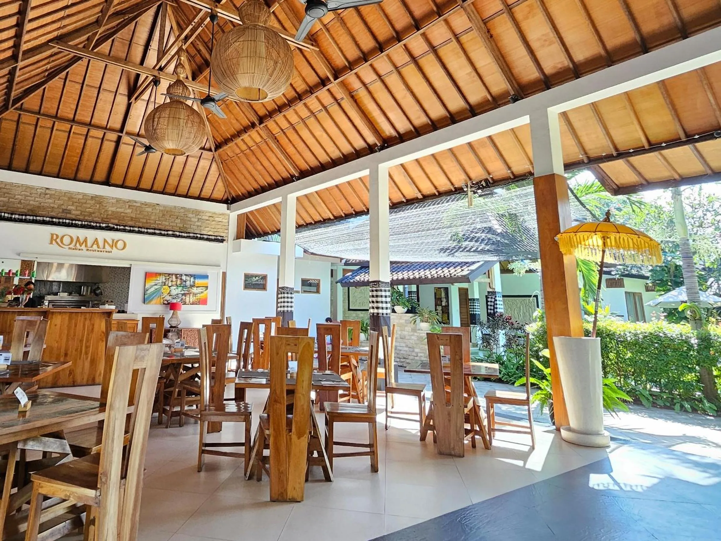 Restaurant/places to eat in Villa Casablanca Surf Keramas