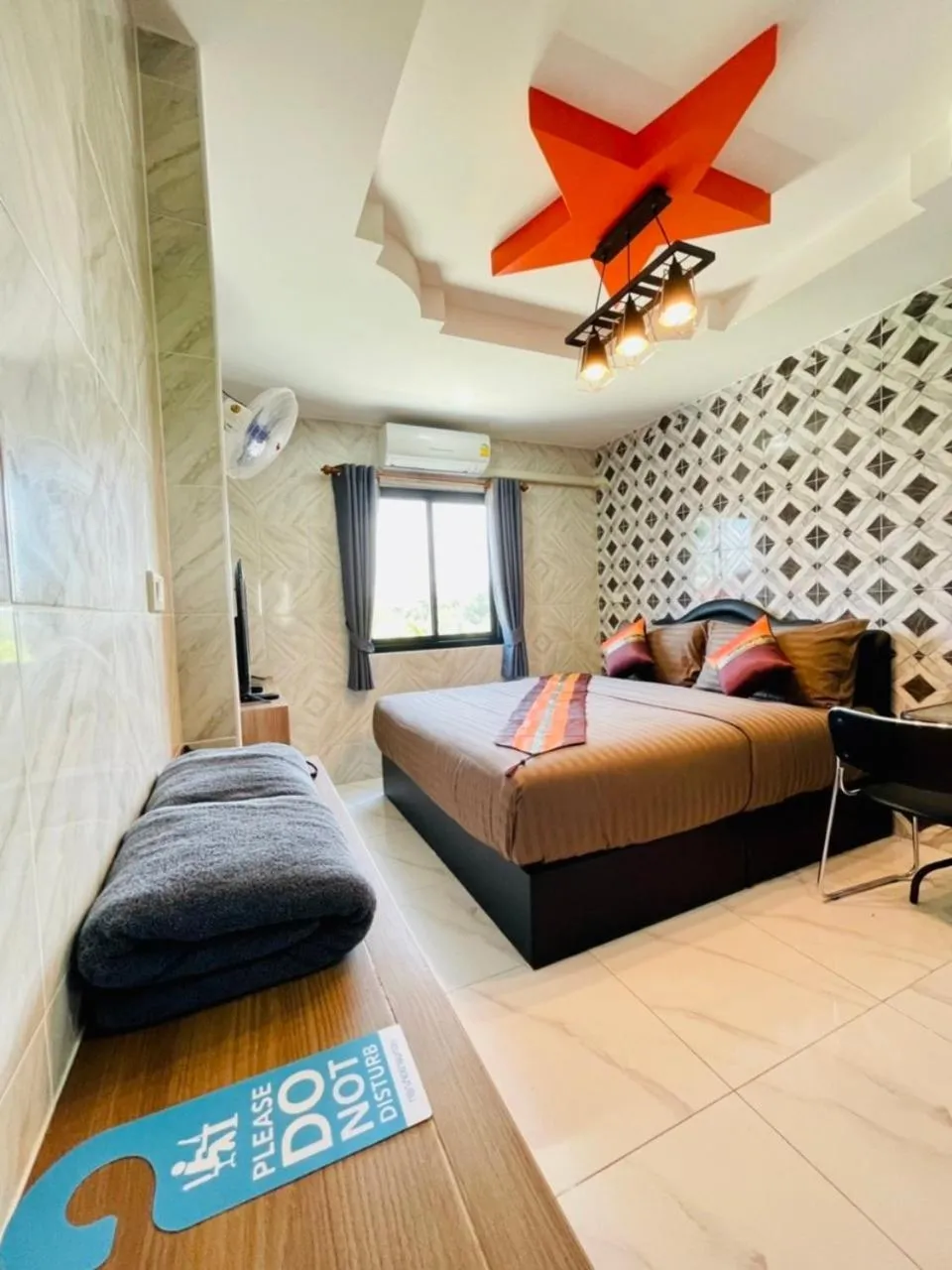 Photo of the whole room, Bed in โรงแรมเรือนคุณเล็ก กานต์สินี