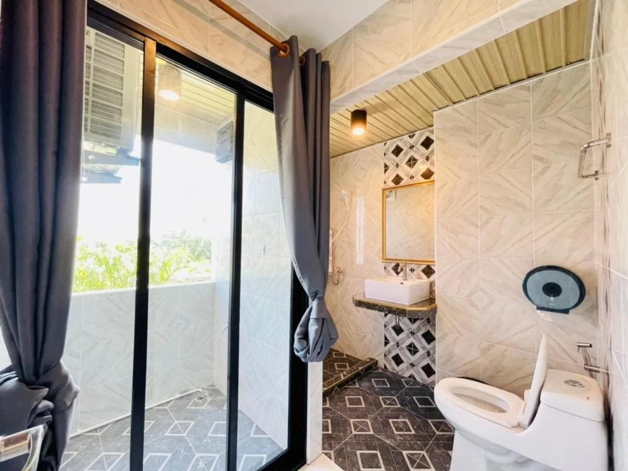 Bathroom in โรงแรมเรือนคุณเล็ก กานต์สินี