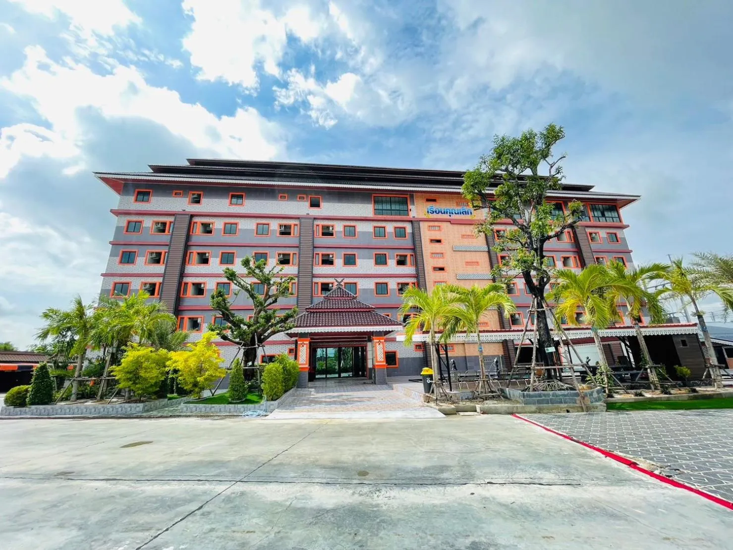 Property building in โรงแรมเรือนคุณเล็ก กานต์สินี