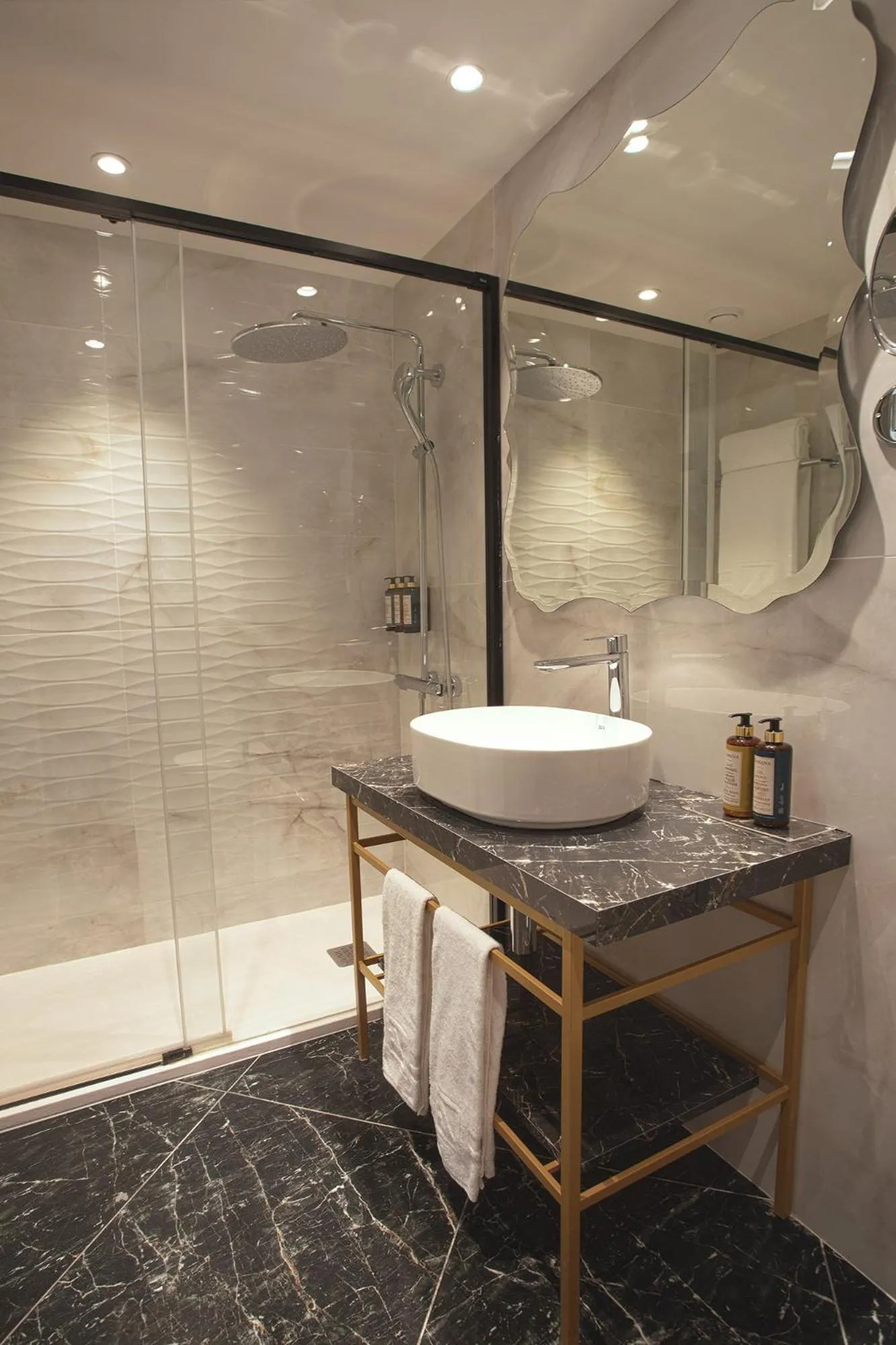 Shower in Exe Laietana Palace