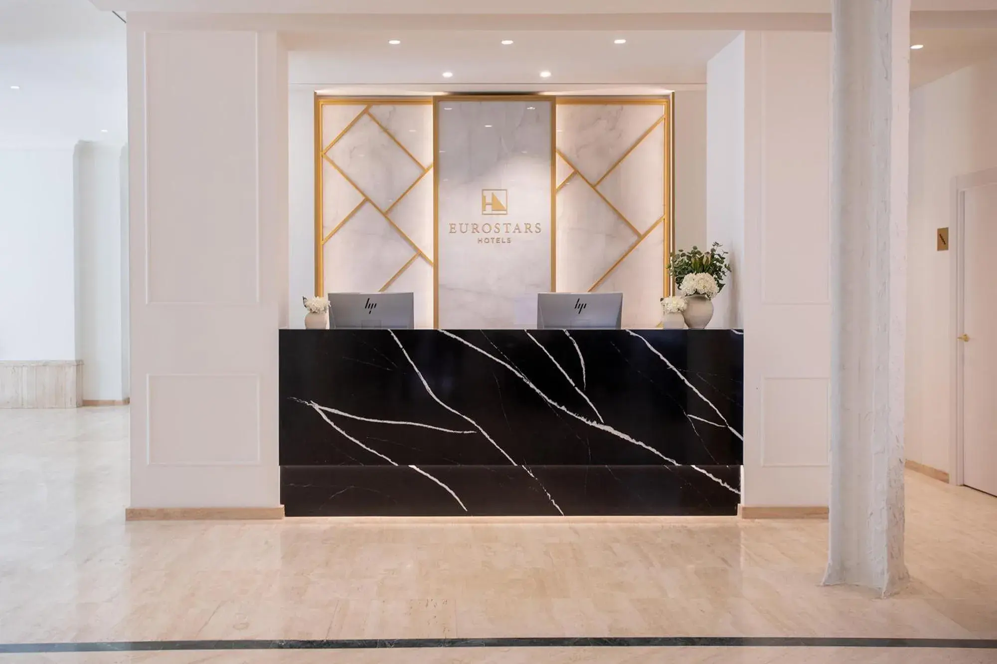 Lobby or reception in Eurostars Laietana Lobby or reception in Eurostars Laietana