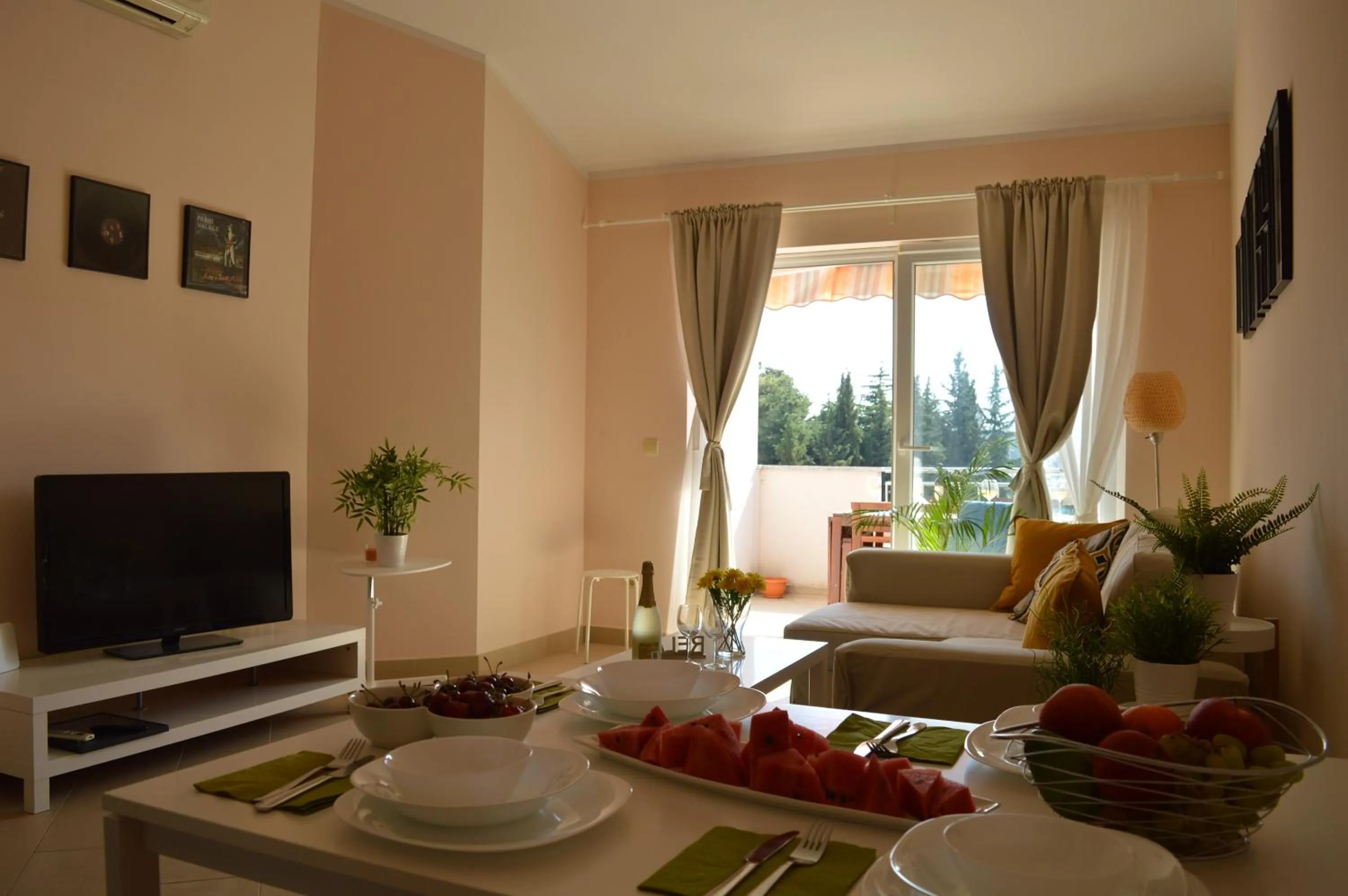 Two-Bedroom Apartment with Balcony and Sea View in Apartments Nautica