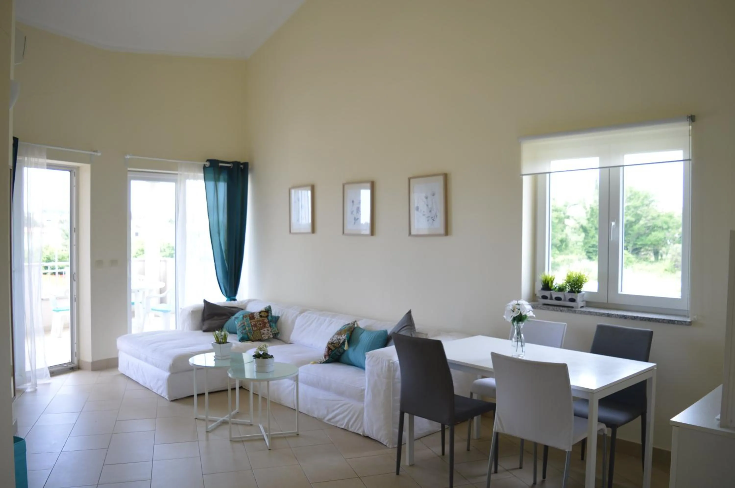 Three-Bedroom Apartment with Terrace and Sea View in Apartments Nautica