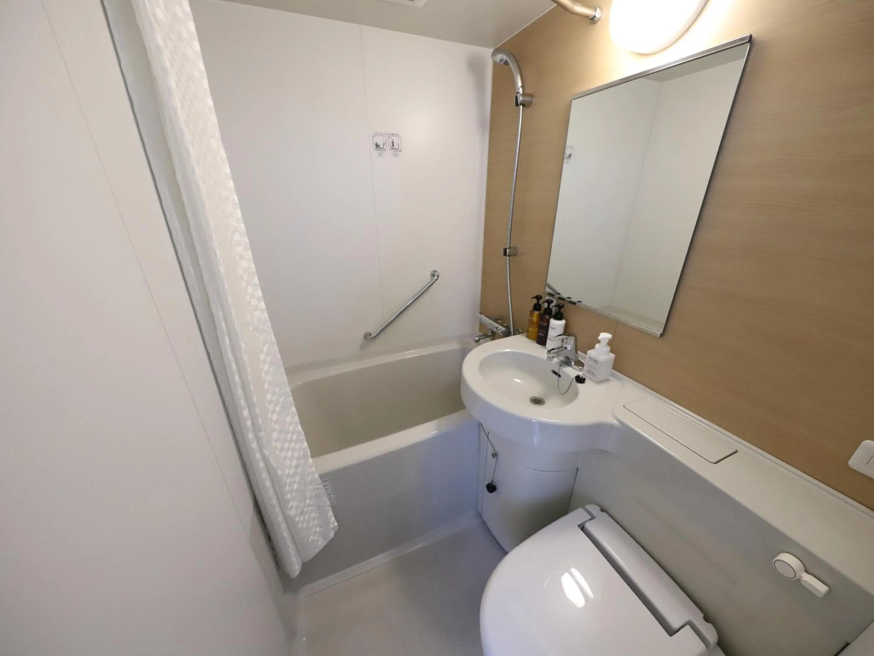 Photo of the whole room in Smile Hotel Shinagawa Sengakuji Ekimae