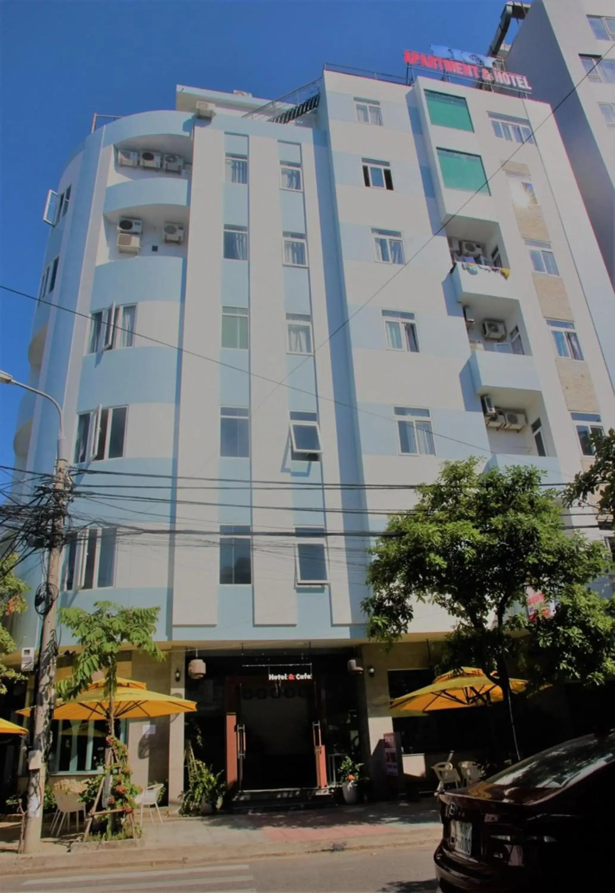 Property building in SKY APARTMENT & HOTEL Property building in SKY APARTMENT & HOTEL