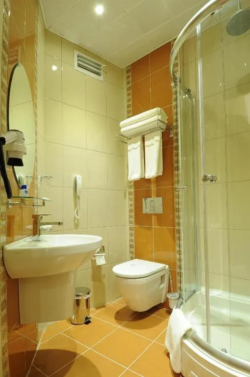 Shower in The City Port Hotel