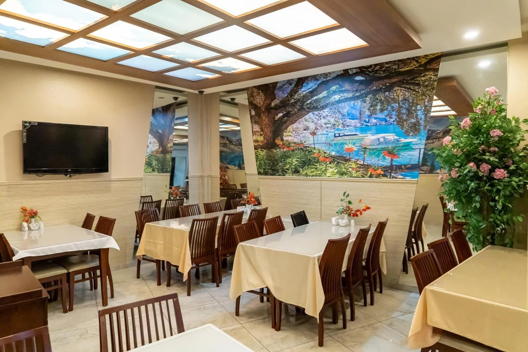 Restaurant/places to eat in The City Port Hotel