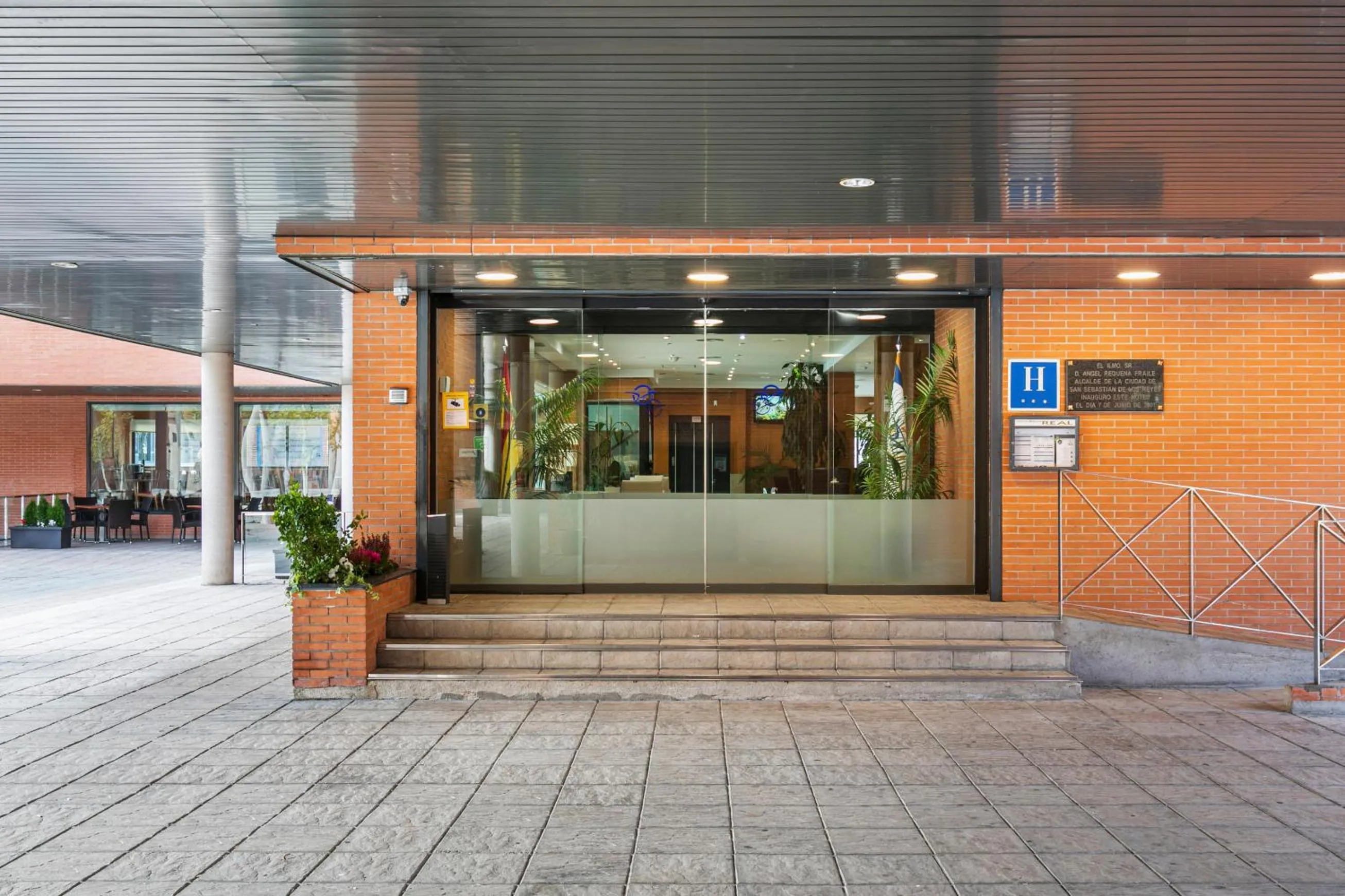 Facade/entrance in Sercotel de los Reyes