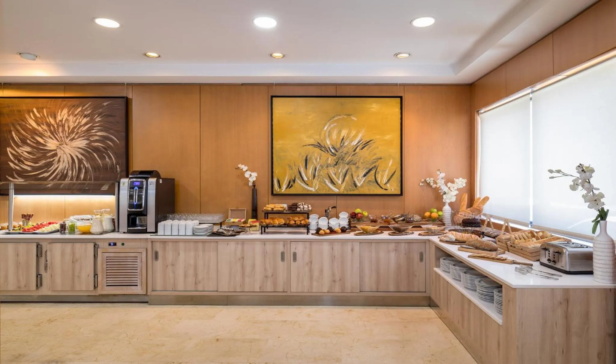 Buffet breakfast in Sercotel de los Reyes