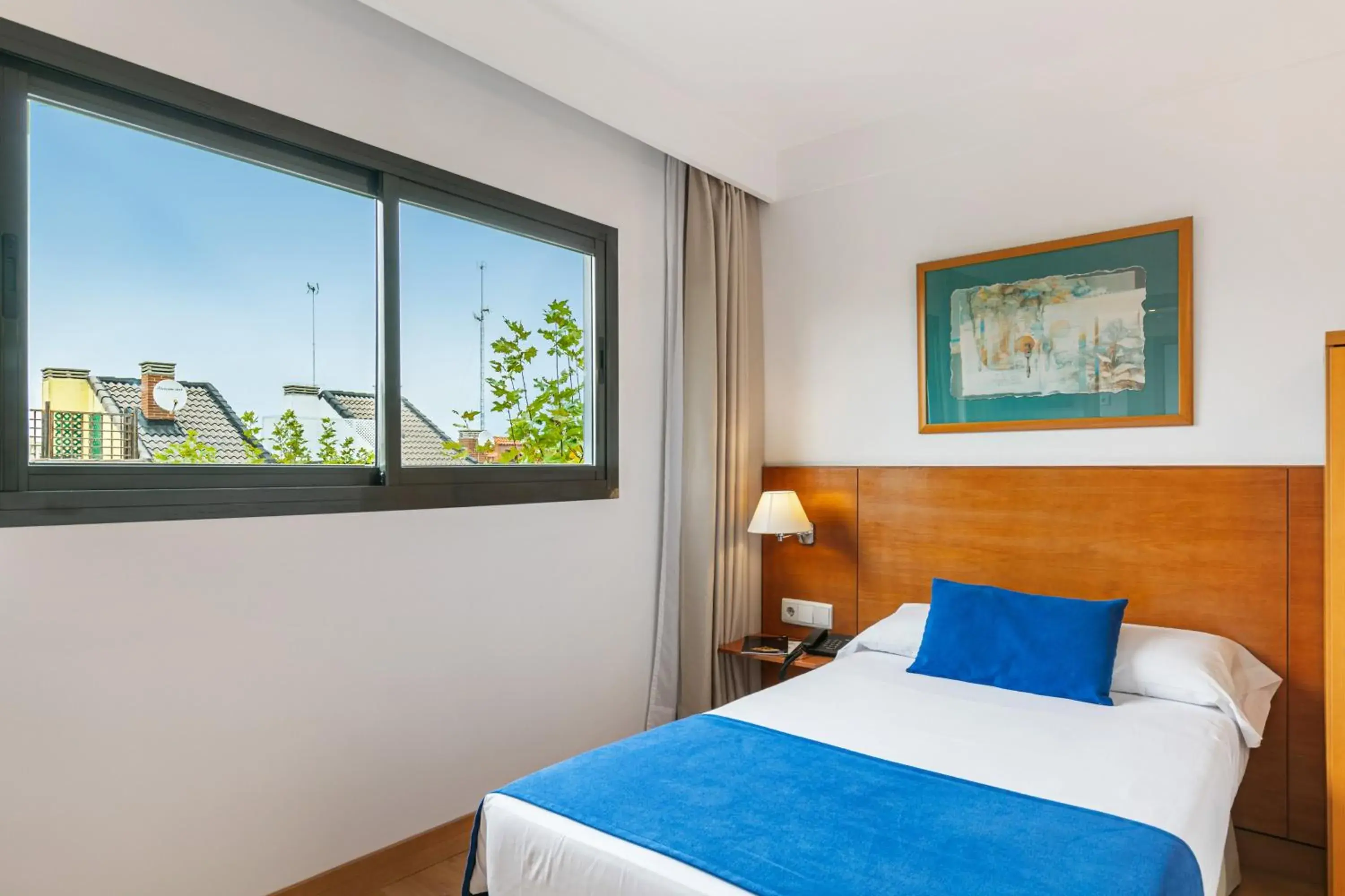 Photo of the whole room, Bed in Sercotel de los Reyes Photo of the whole room, Bed in Sercotel de los Reyes