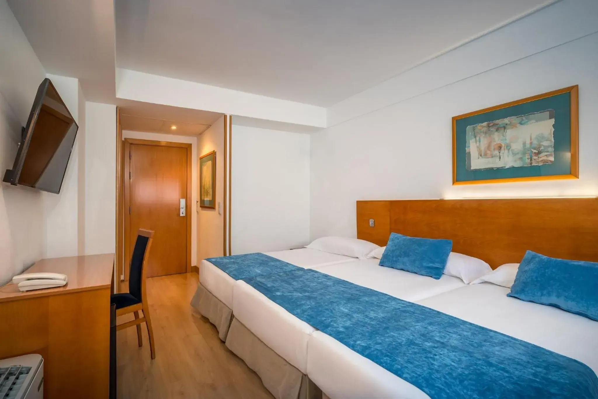 Photo of the whole room, Bed in Sercotel de los Reyes Photo of the whole room, Bed in Sercotel de los Reyes