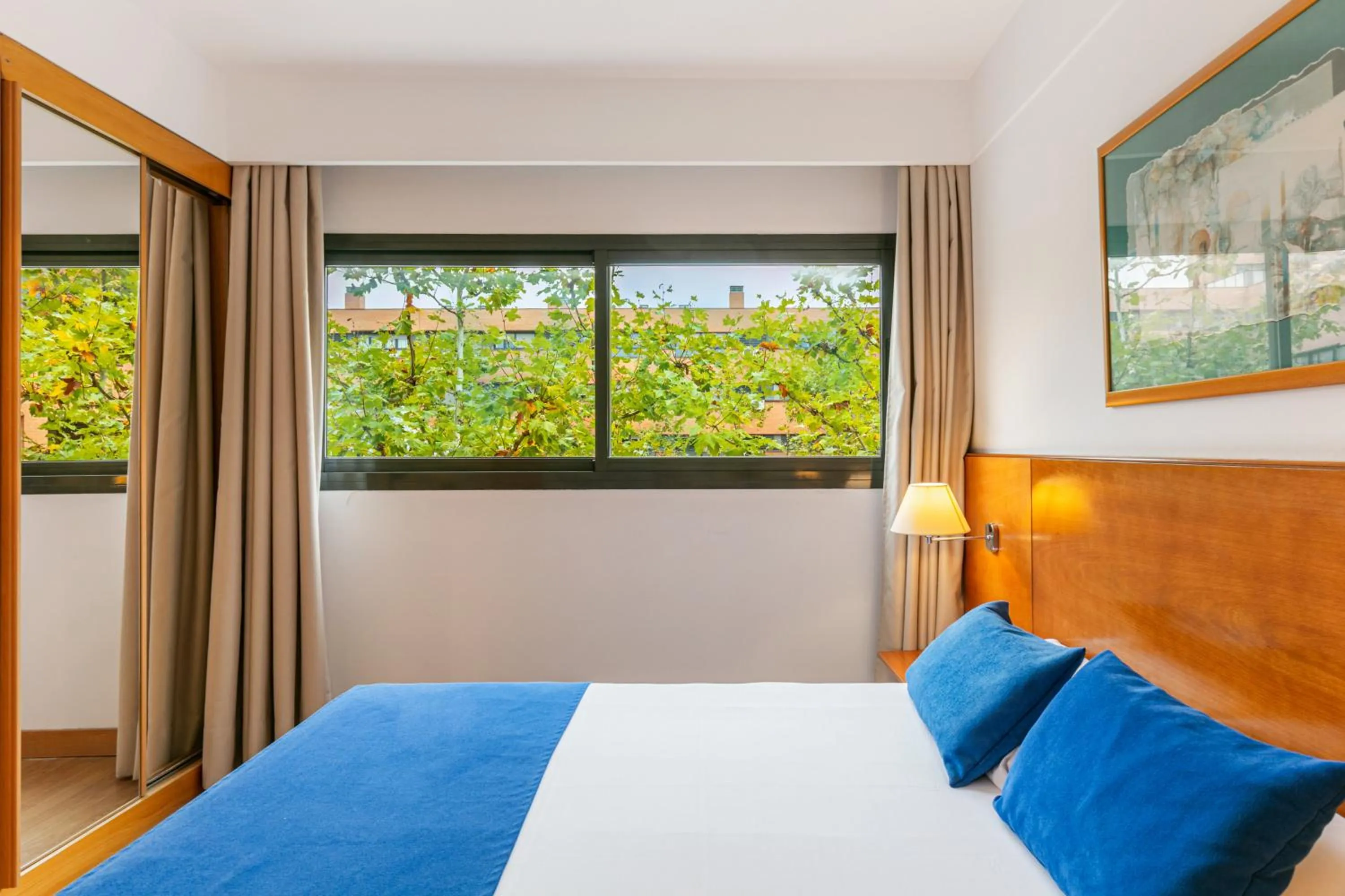 Photo of the whole room, Bed in Sercotel de los Reyes