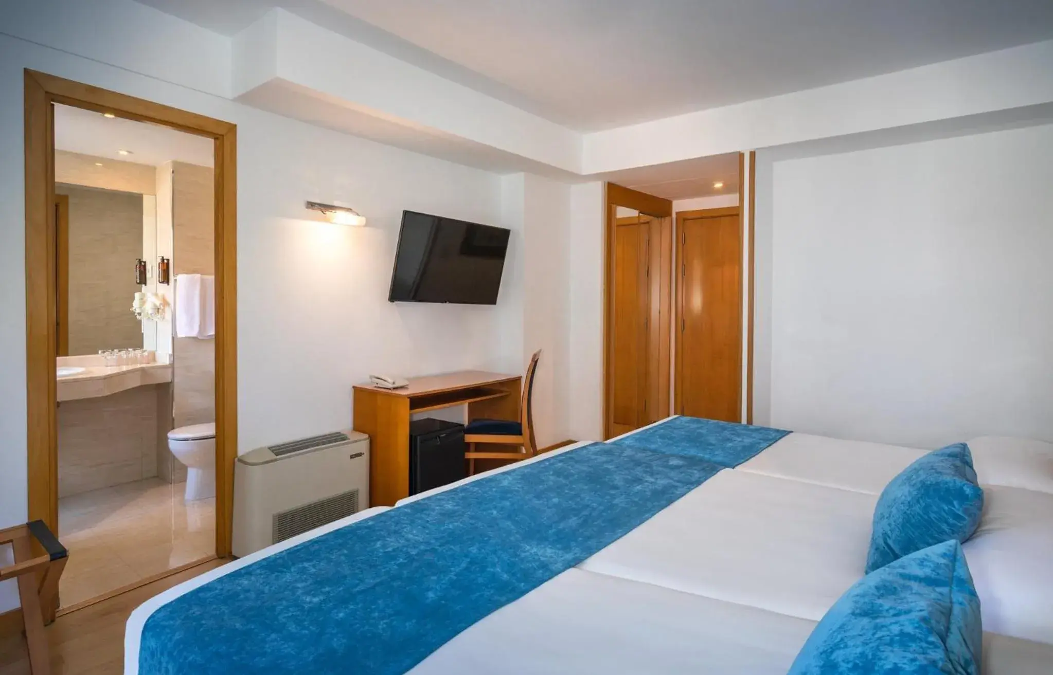 Photo of the whole room, Bed in Sercotel de los Reyes Photo of the whole room, Bed in Sercotel de los Reyes