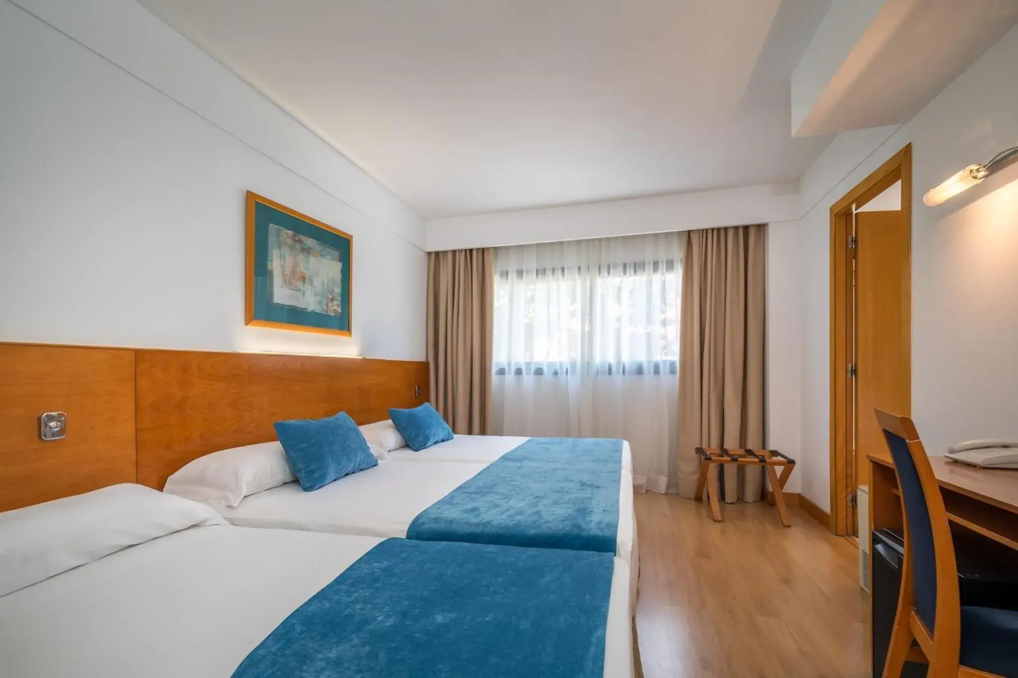 Photo of the whole room, Bed in Sercotel de los Reyes Photo of the whole room, Bed in Sercotel de los Reyes